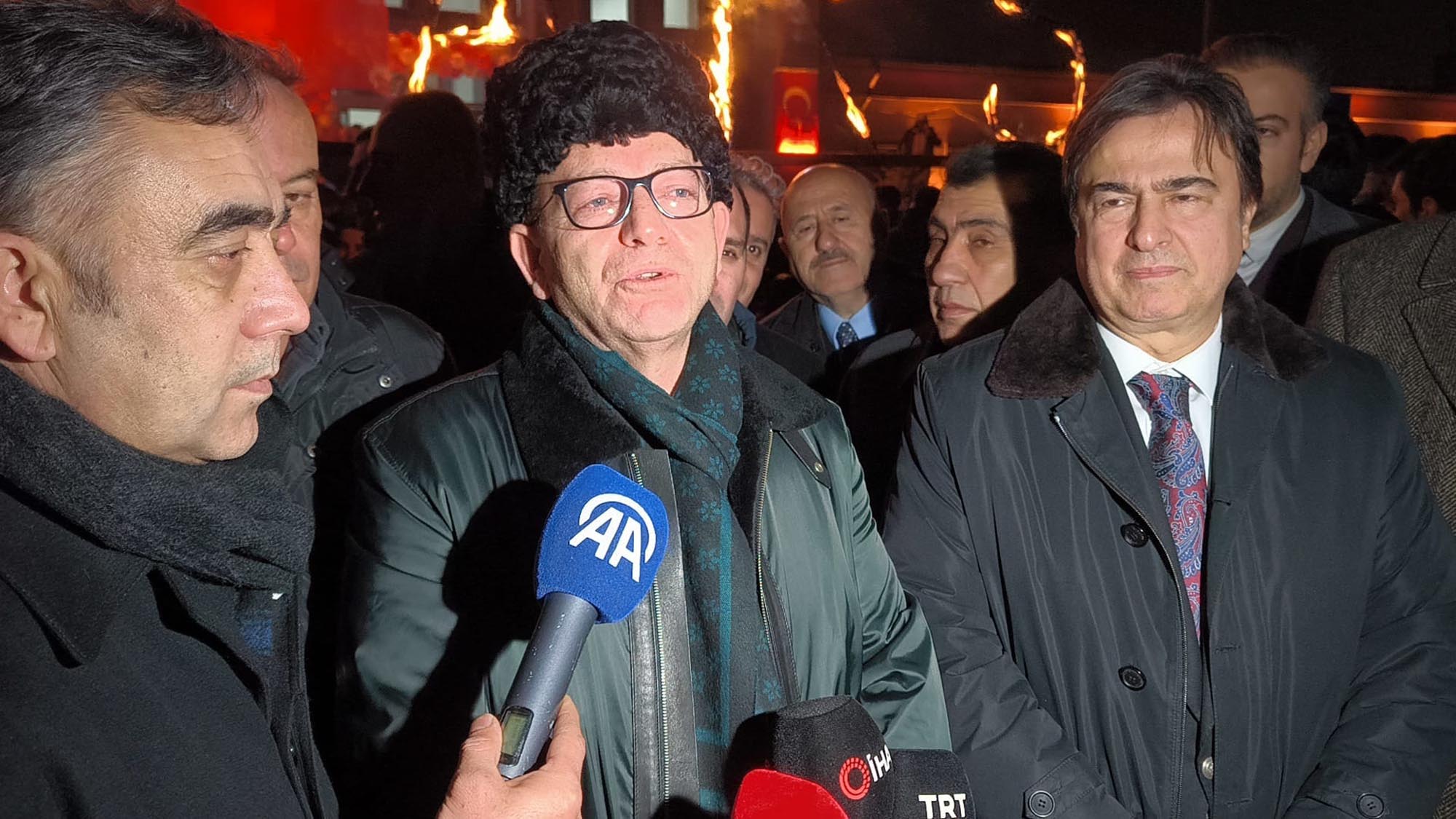 Karslı aşıklar türkü söylüyor