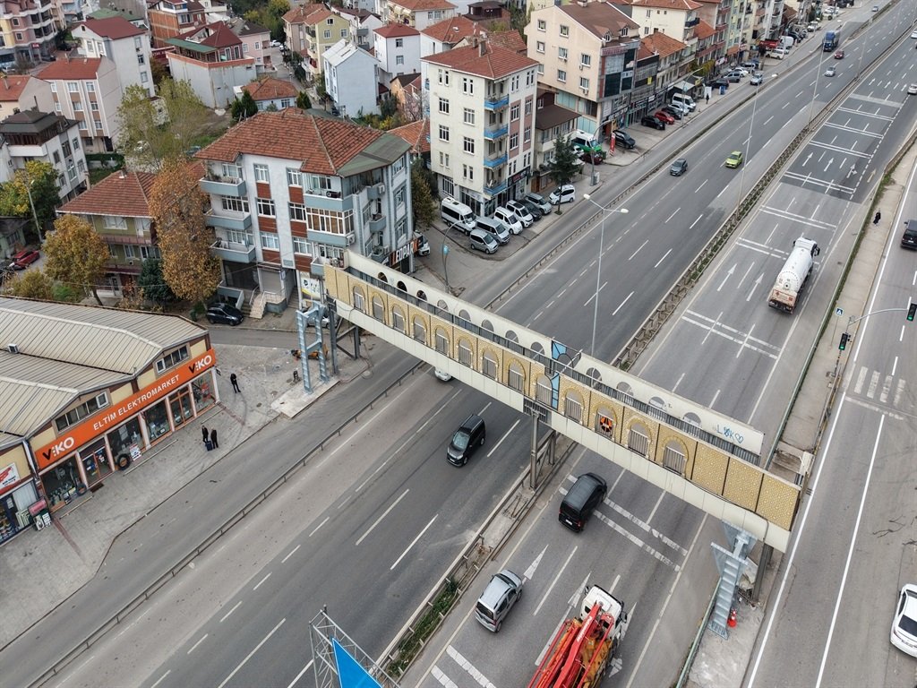 Körfez üst geçit kamuoyu tepkisi