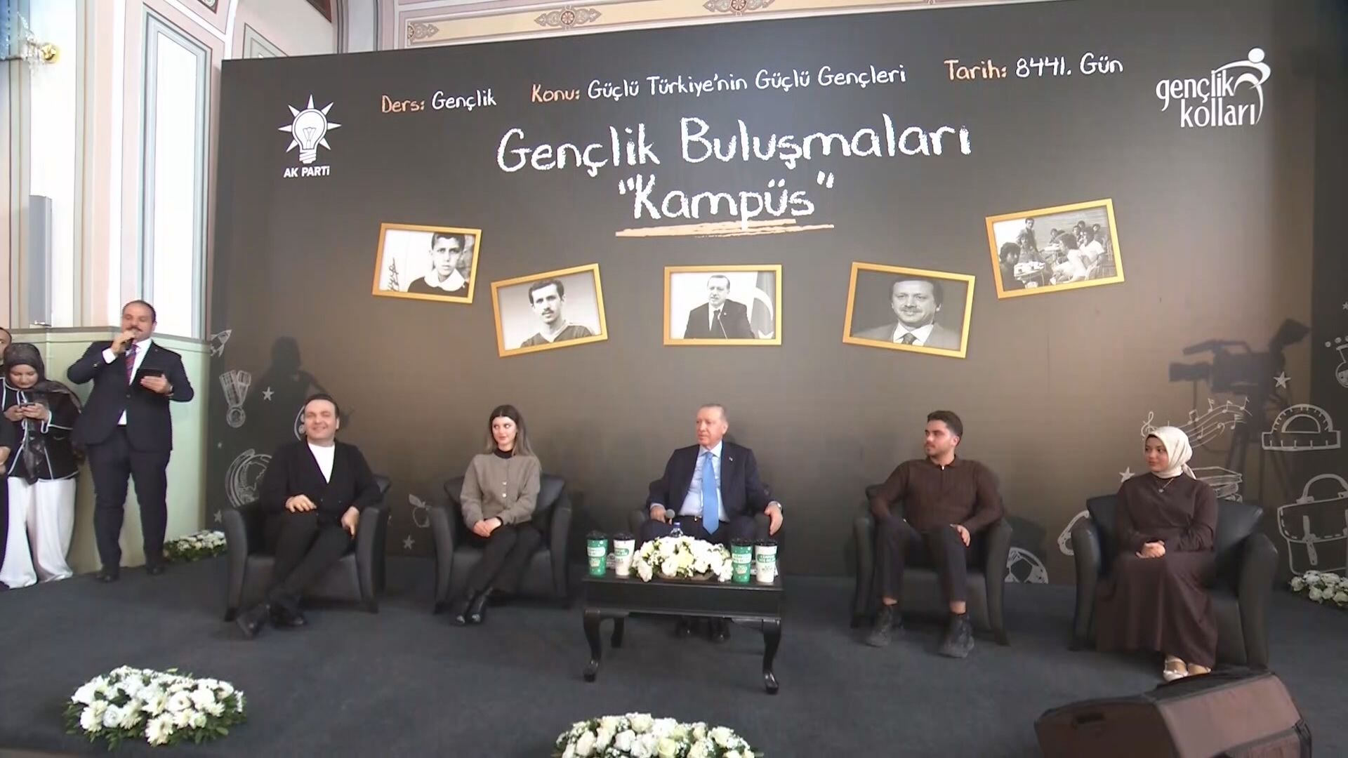 Cumhurbaşkanı Erdoğan Konuşma Yapıyor