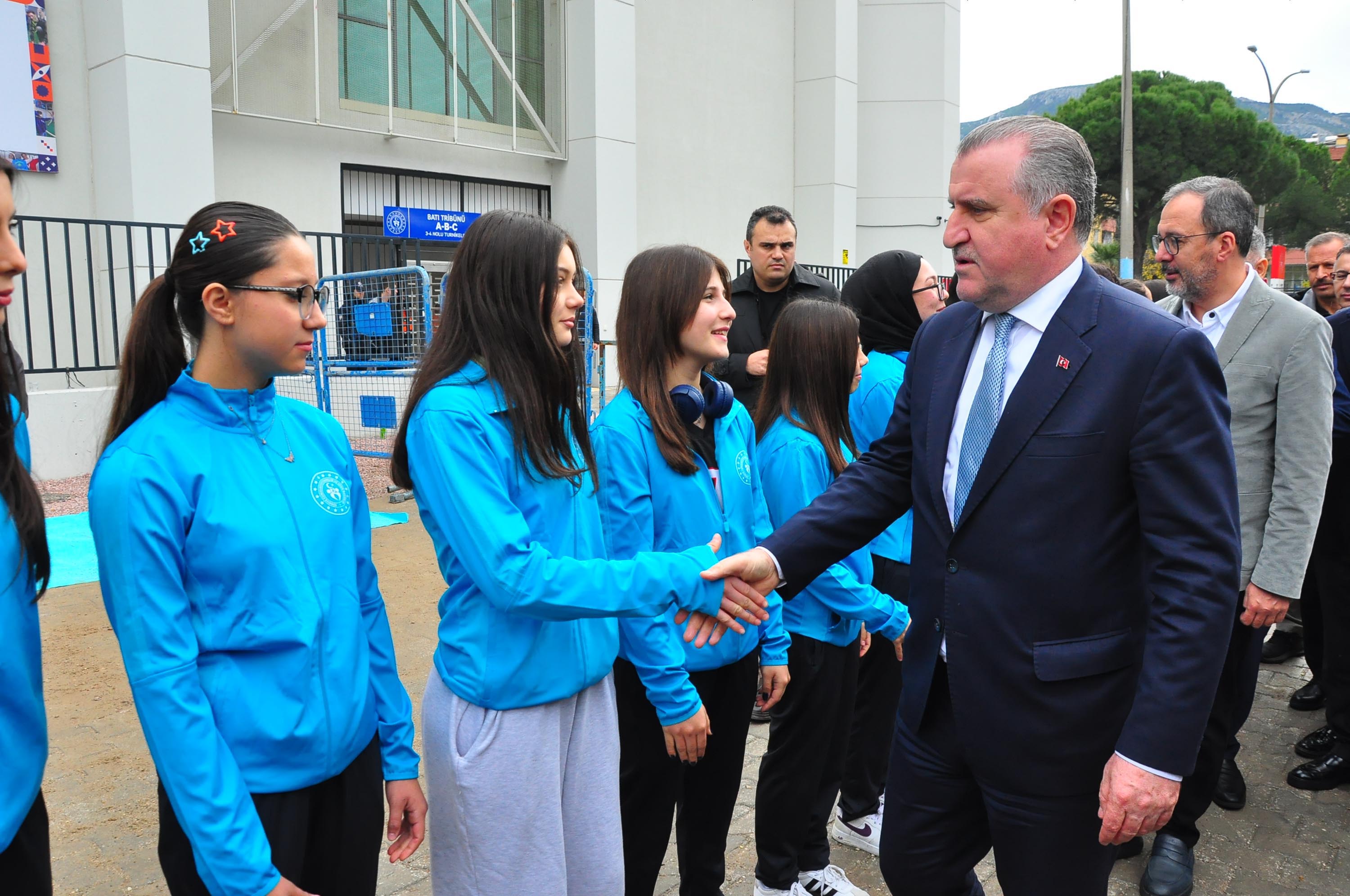 Bakan Bak Stad İncelemesinde