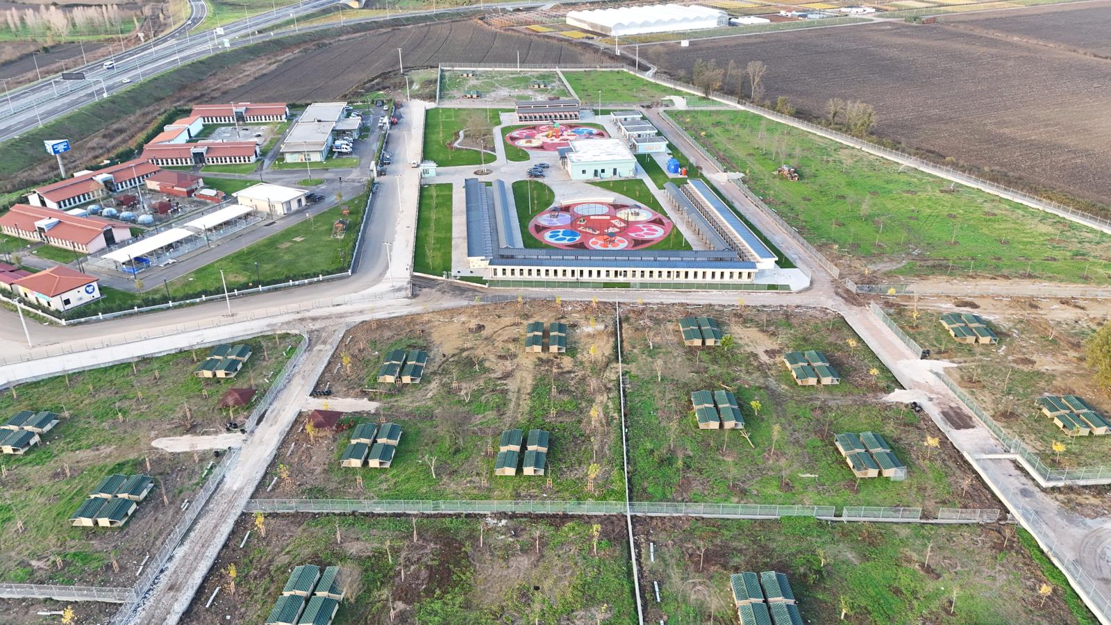 Ali İhsan Yavuz ve Yusuf Alemdar kampüste inceleme yapıyor