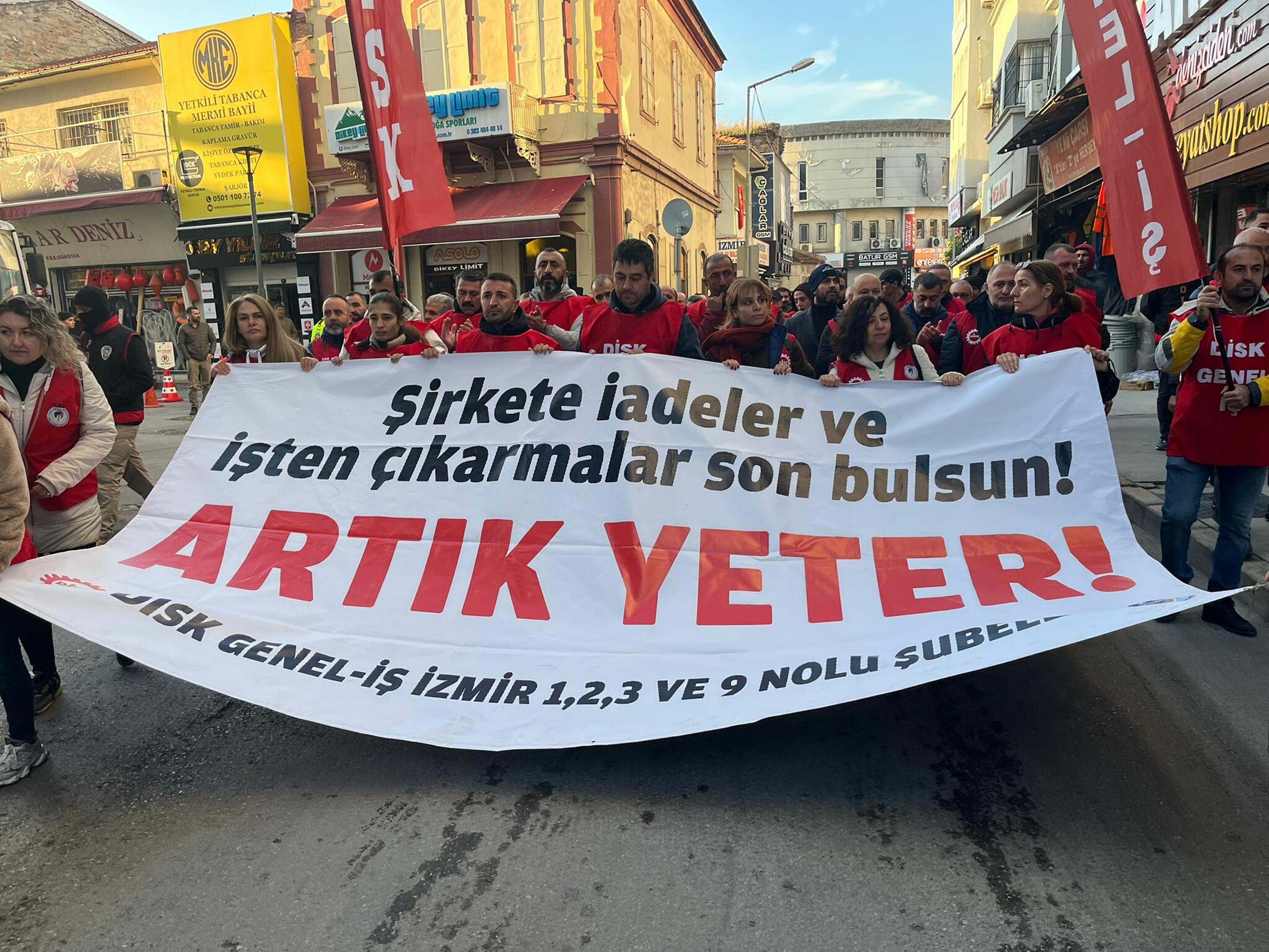 İzmir işçi eylemi DİSK