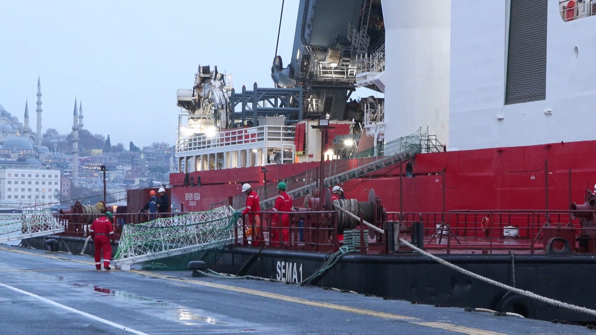 Enerji Bakanı Alparslan Bayraktar Seven Vega Gemisi