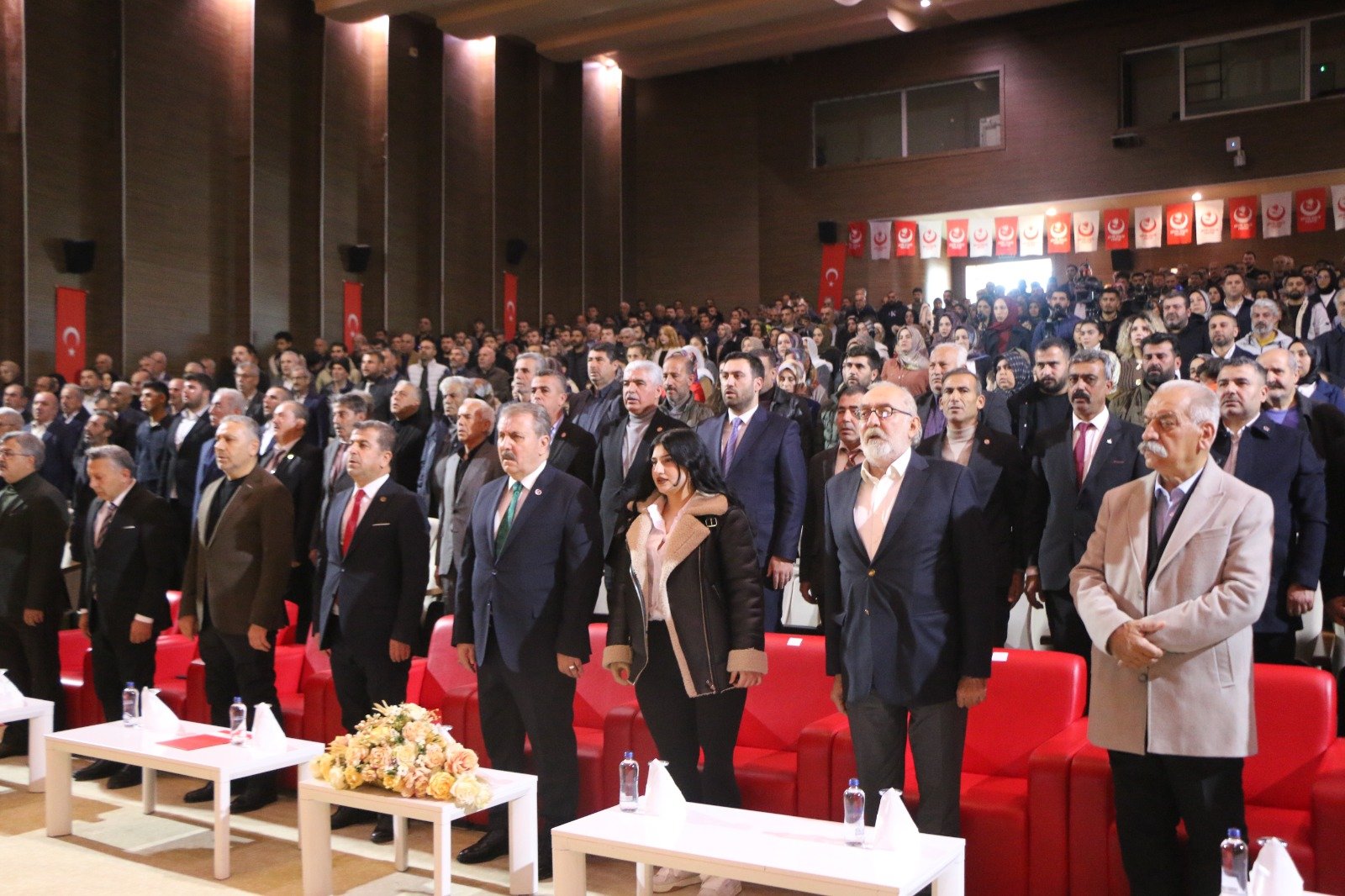 Destici konuşma yapıyor