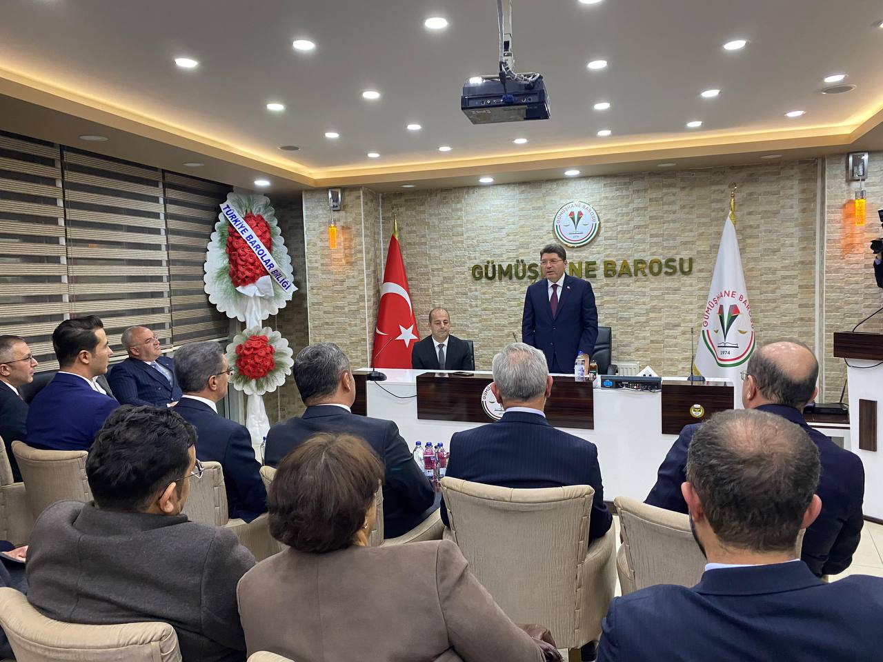 Bakan Yılmaz Tunç AK Parti İl Başkanlığı ziyareti