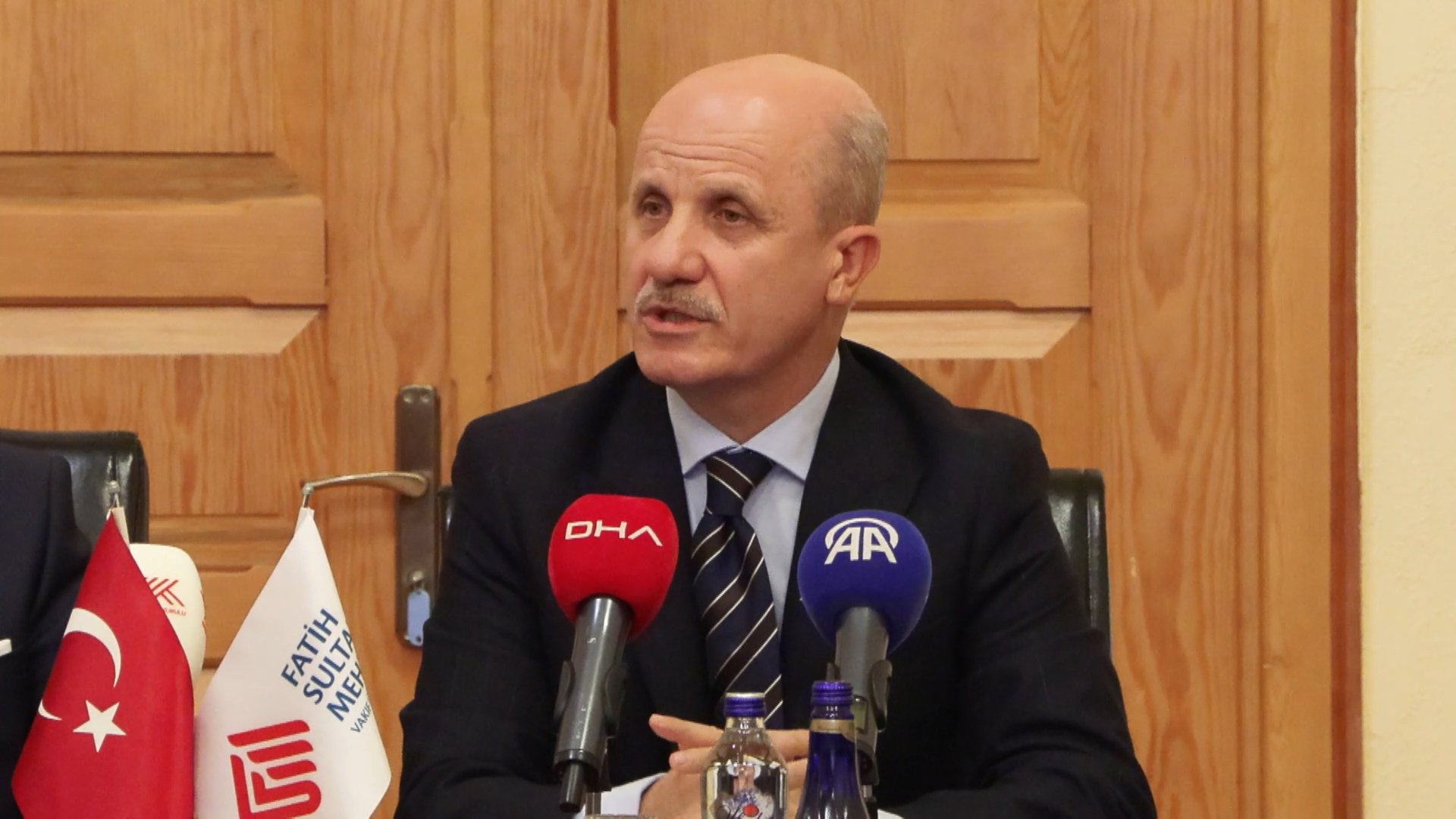 YÖK Başkanı Erol Özvar Akademisyenlerle