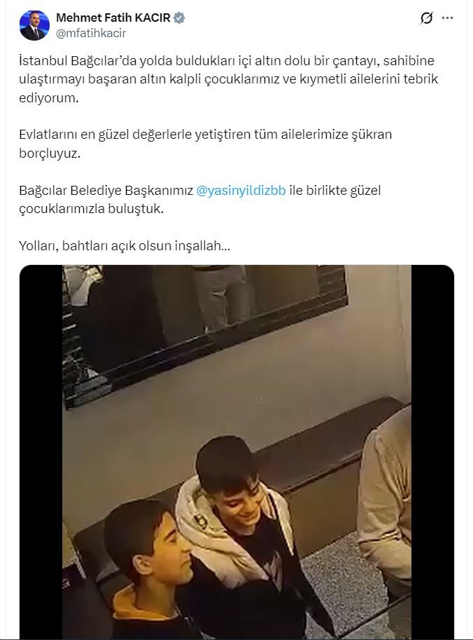 Bakan Kacır çocuklarla sohbet ediyor