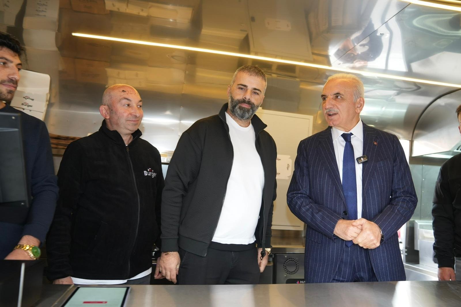 Ümraniye Belediye Başkanı İsmet Yıldırım Bir Başka Burger açılışında