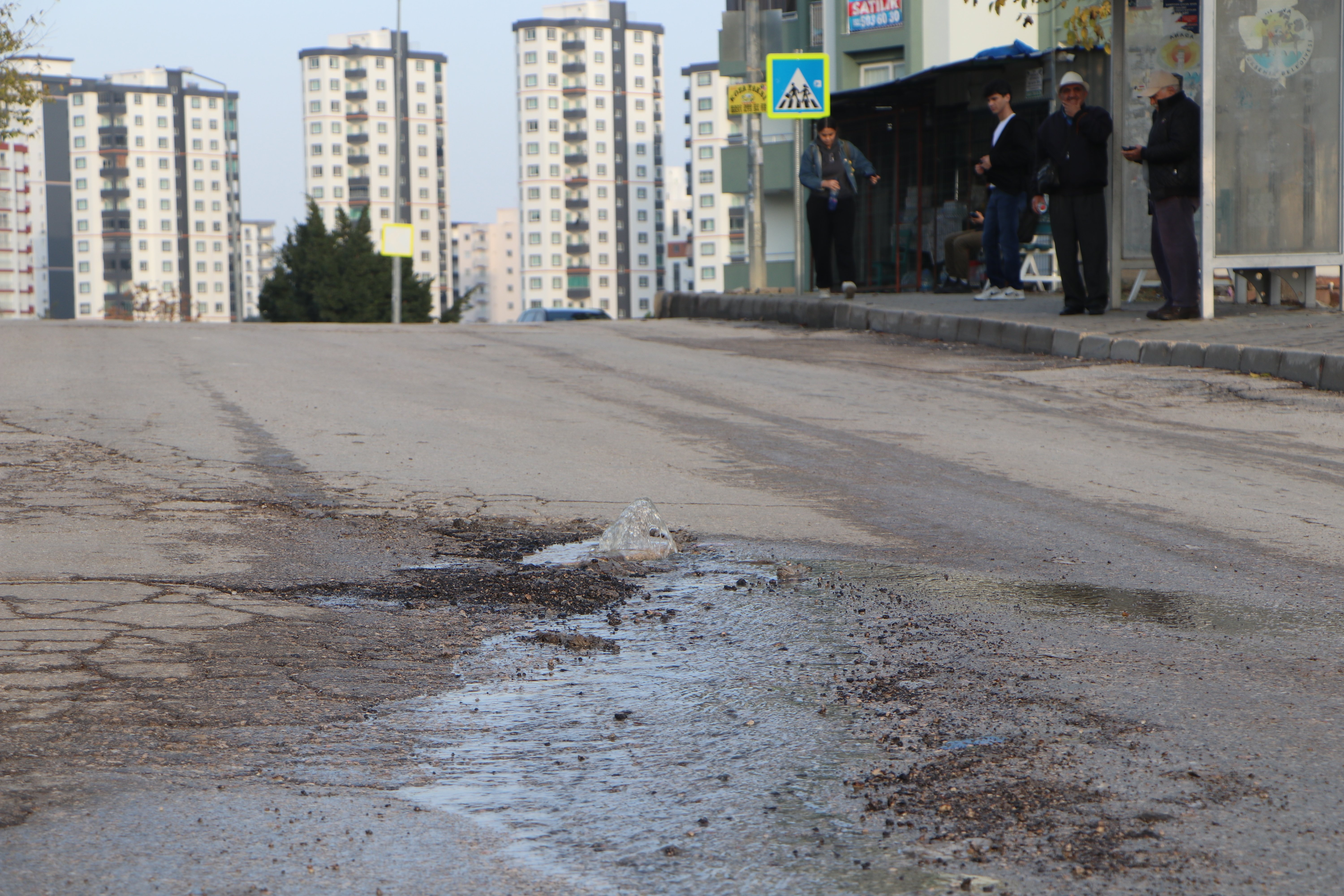 Adana çöken yollar