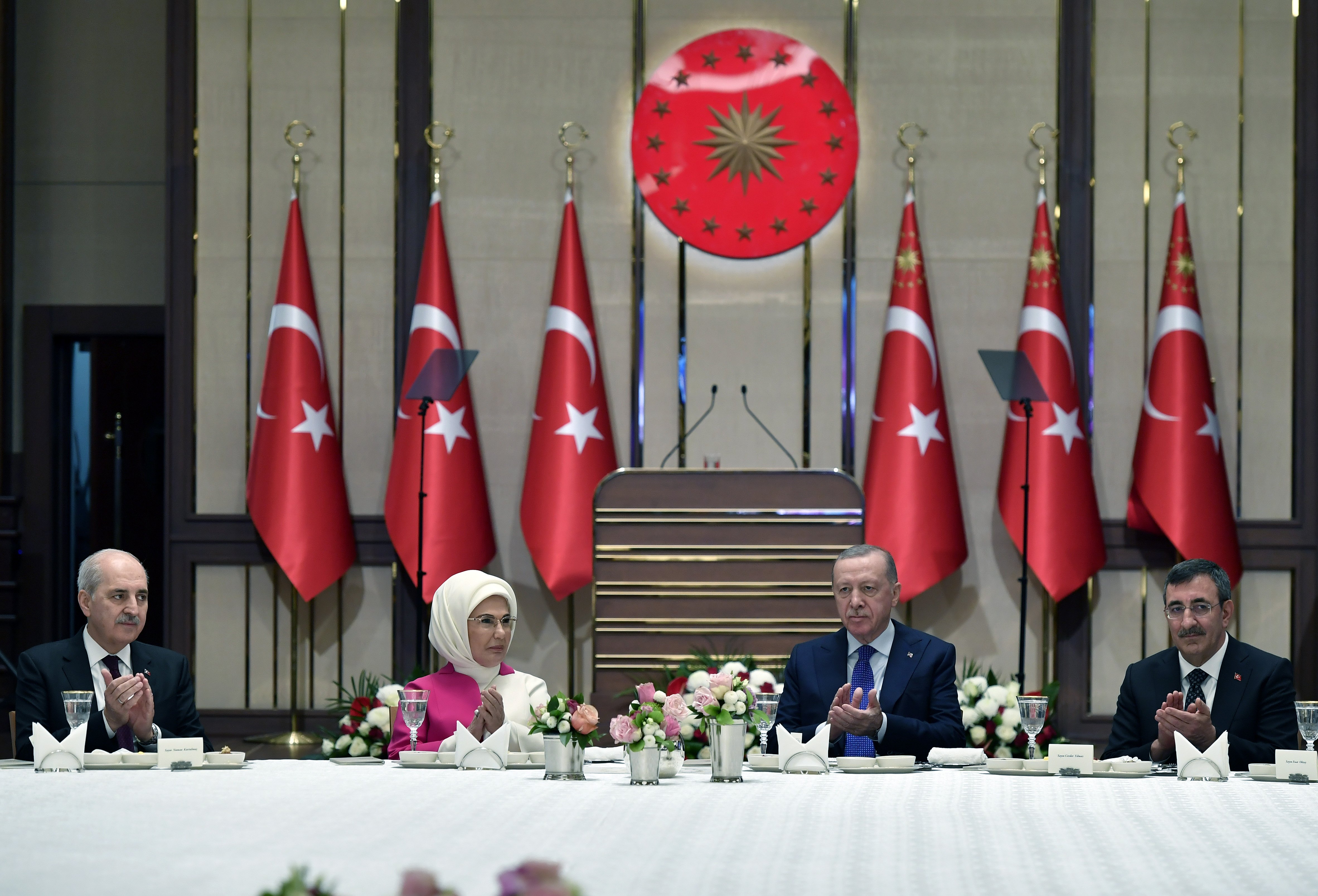 Cumhurbaşkanı Erdoğan konferans salonunda