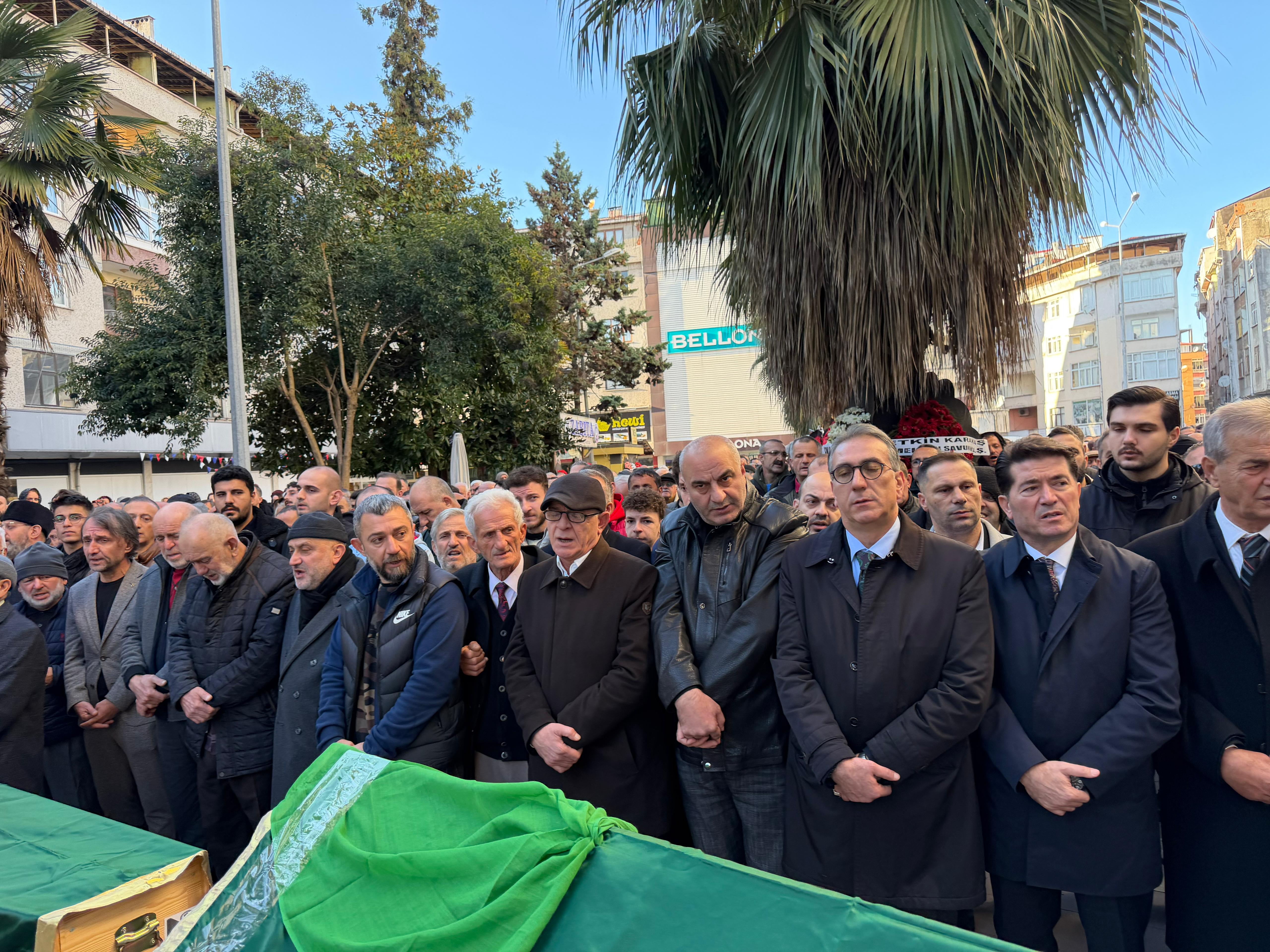 Bakan Uraloğlu aileye taziyelerini iletiyor