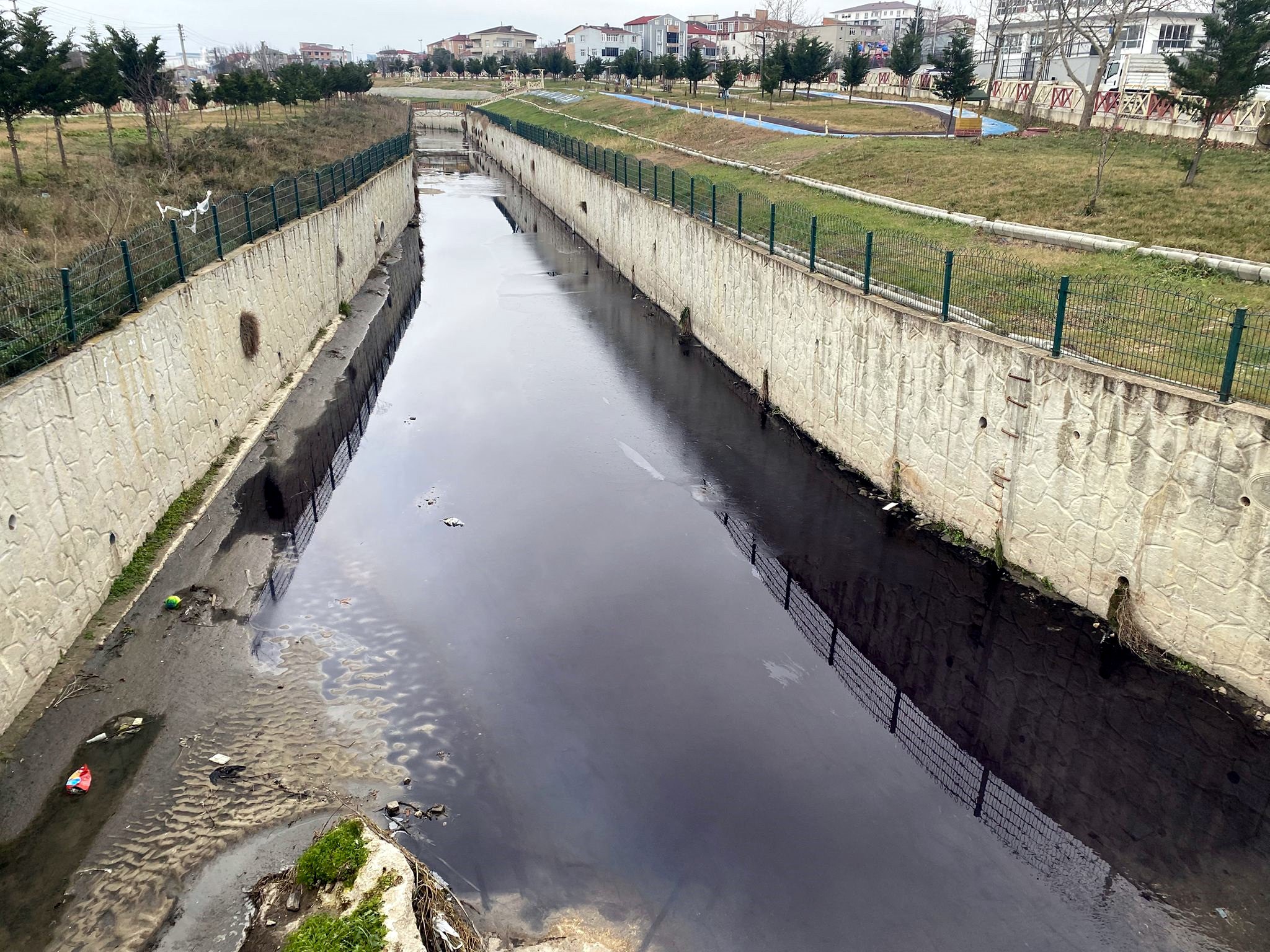 Dere kenarı inceleme