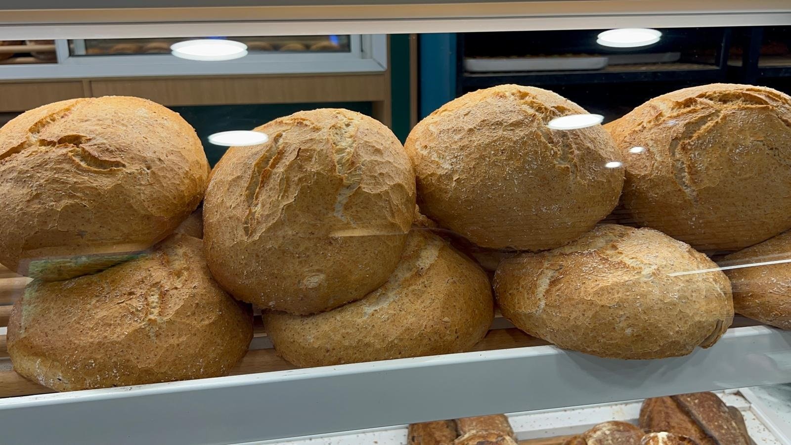 Vatandaş Şerife Baytın fırında denetim hakkında görüş bildiriyor