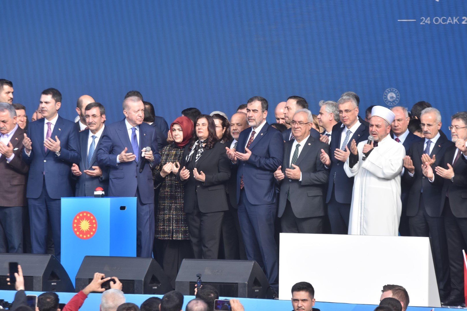 Cumhurbaşkanı Erdoğan halka hitap ediyor