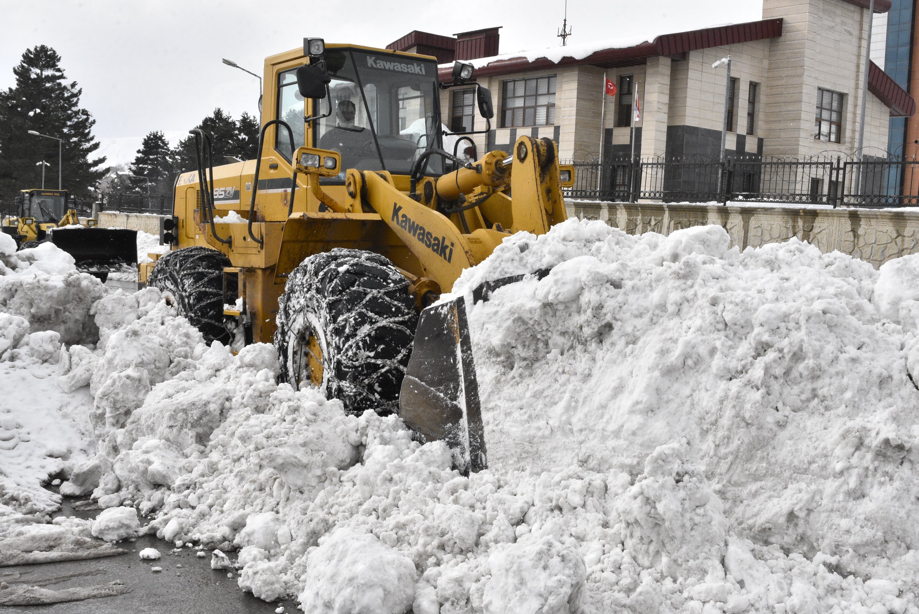 Bitlis belediyesi kar temizleme