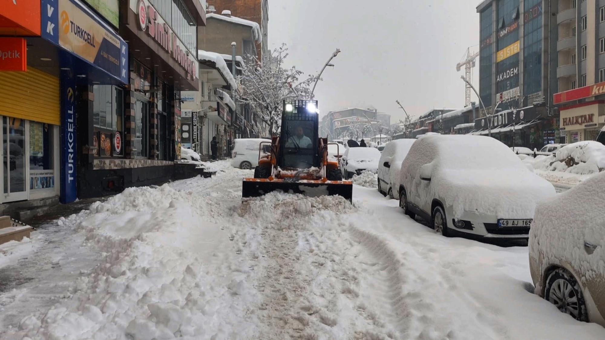 Muş kar yağışı köy yolu kapalı