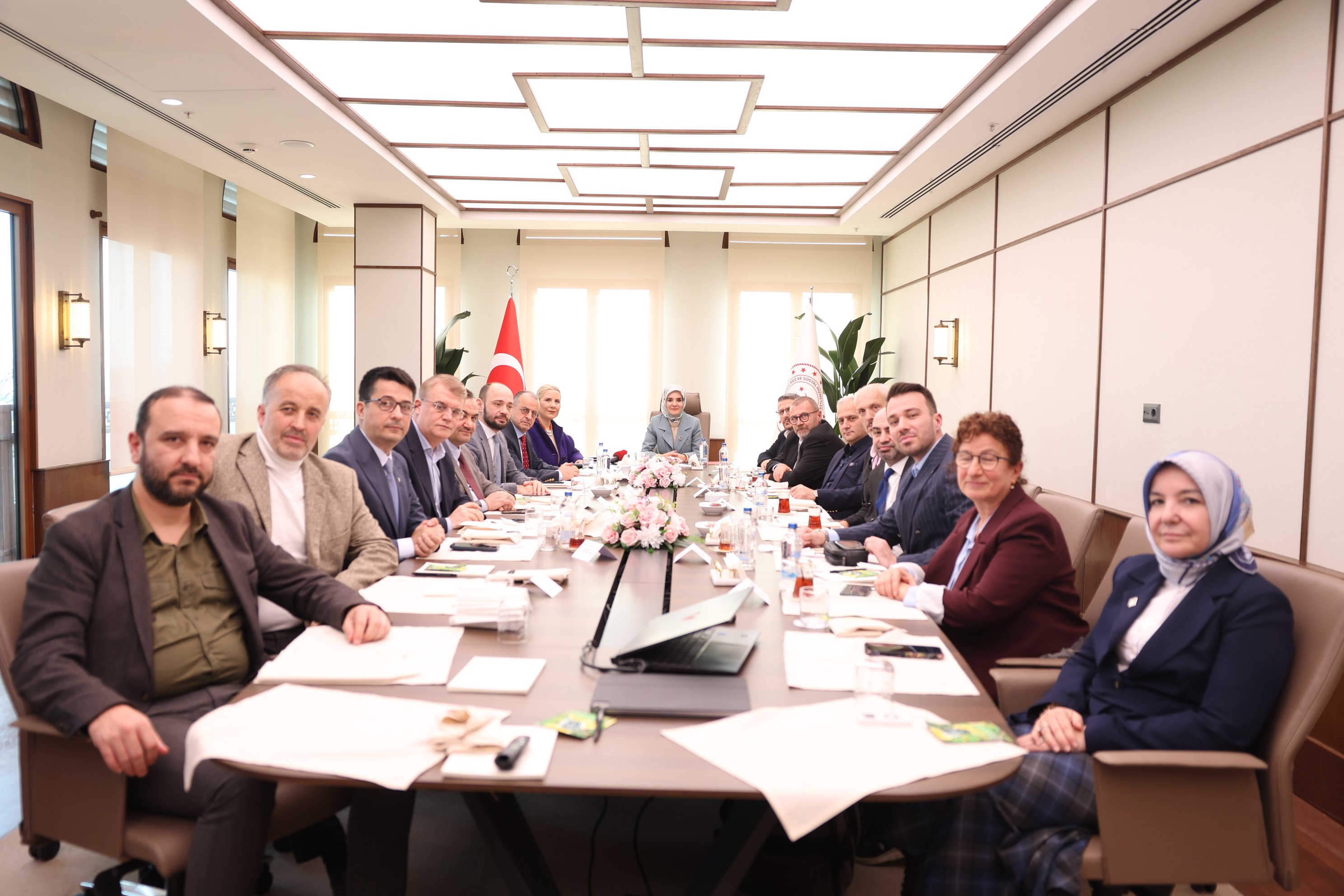 Bakan Göktaş Darülaceze ziyareti sırasında