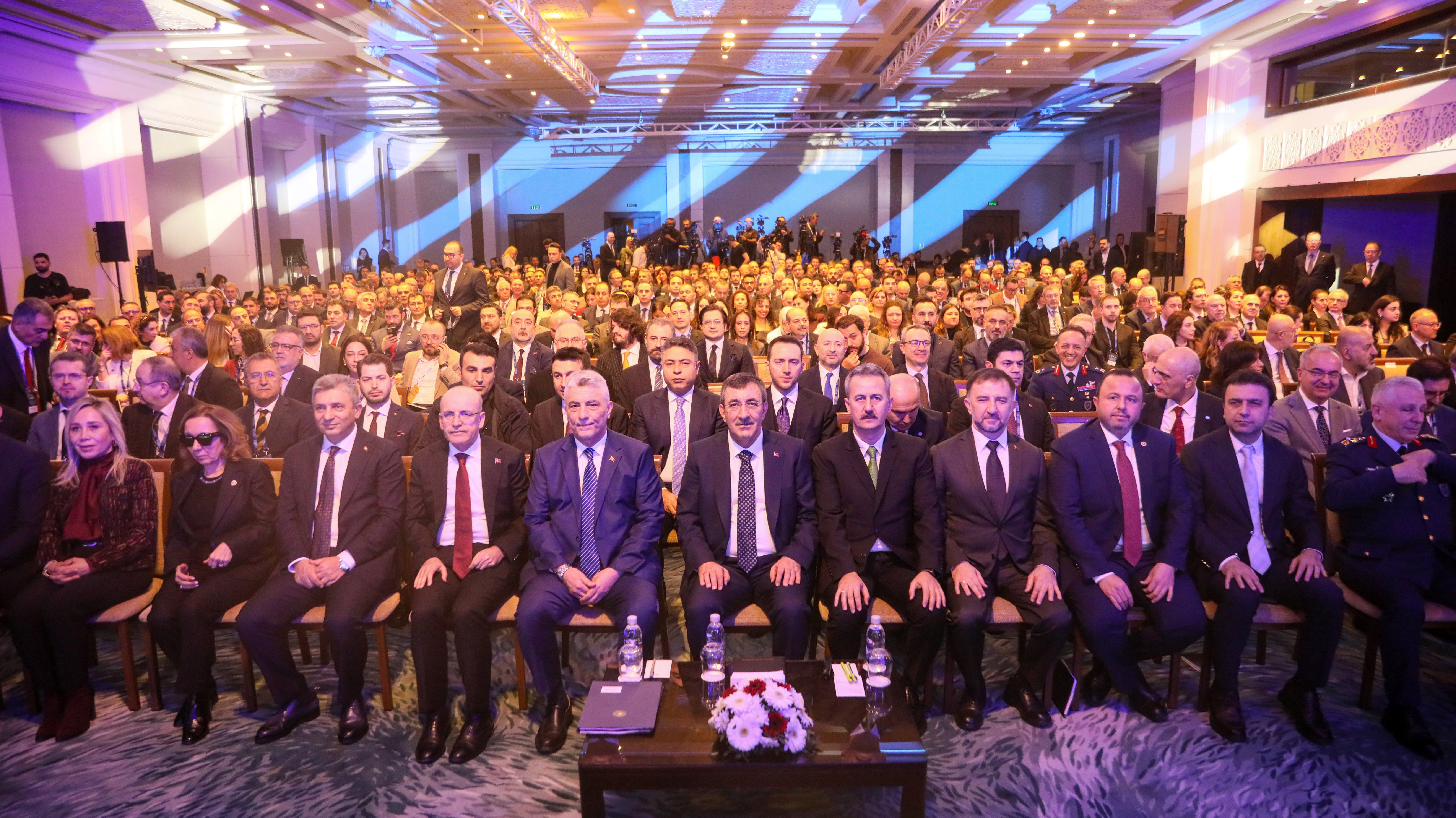 Cevdet Yılmaz Konferansta Konuşma Yapıyor