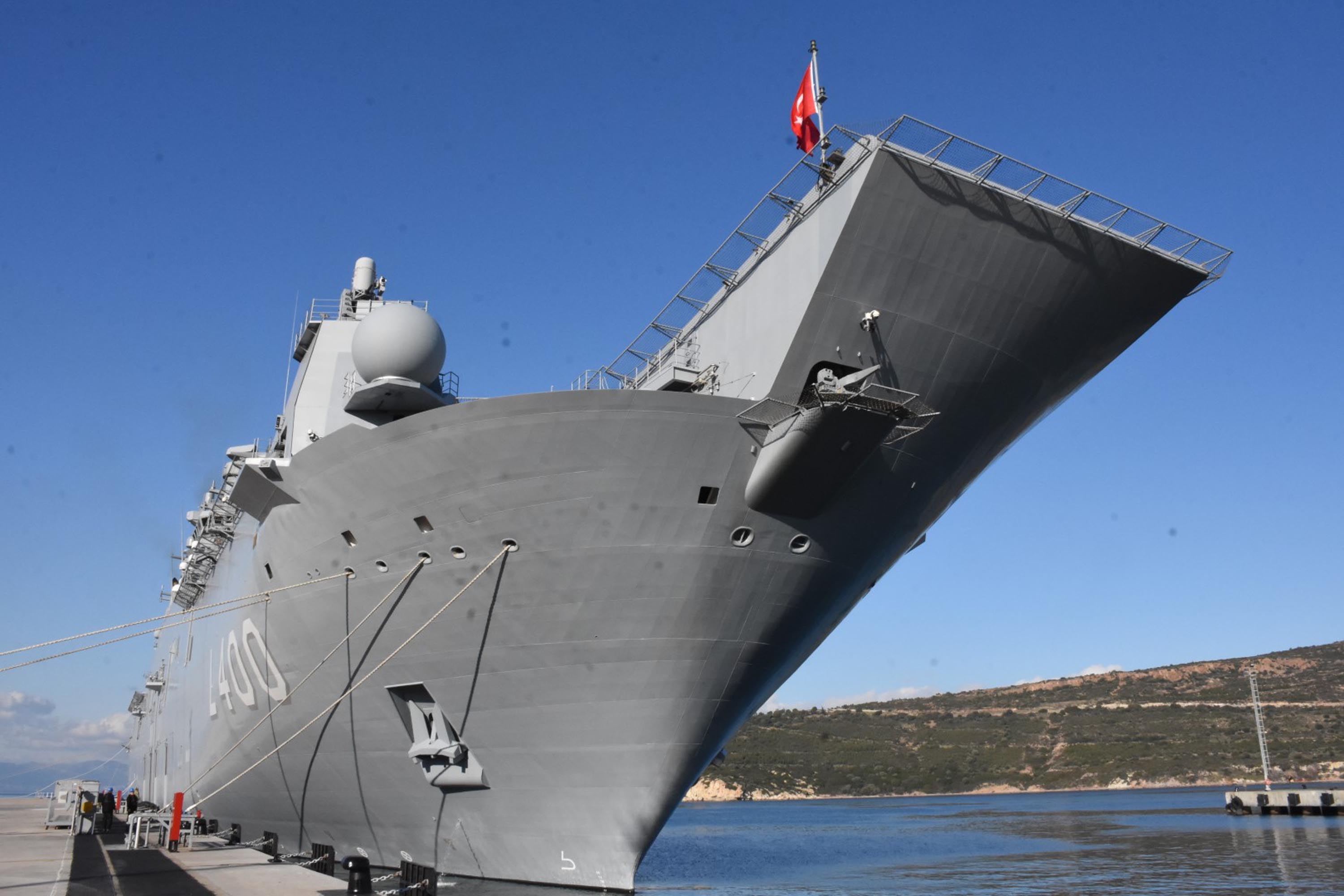 Tümamiral Mevlüt Savaş Bilican konuşma yapıyor