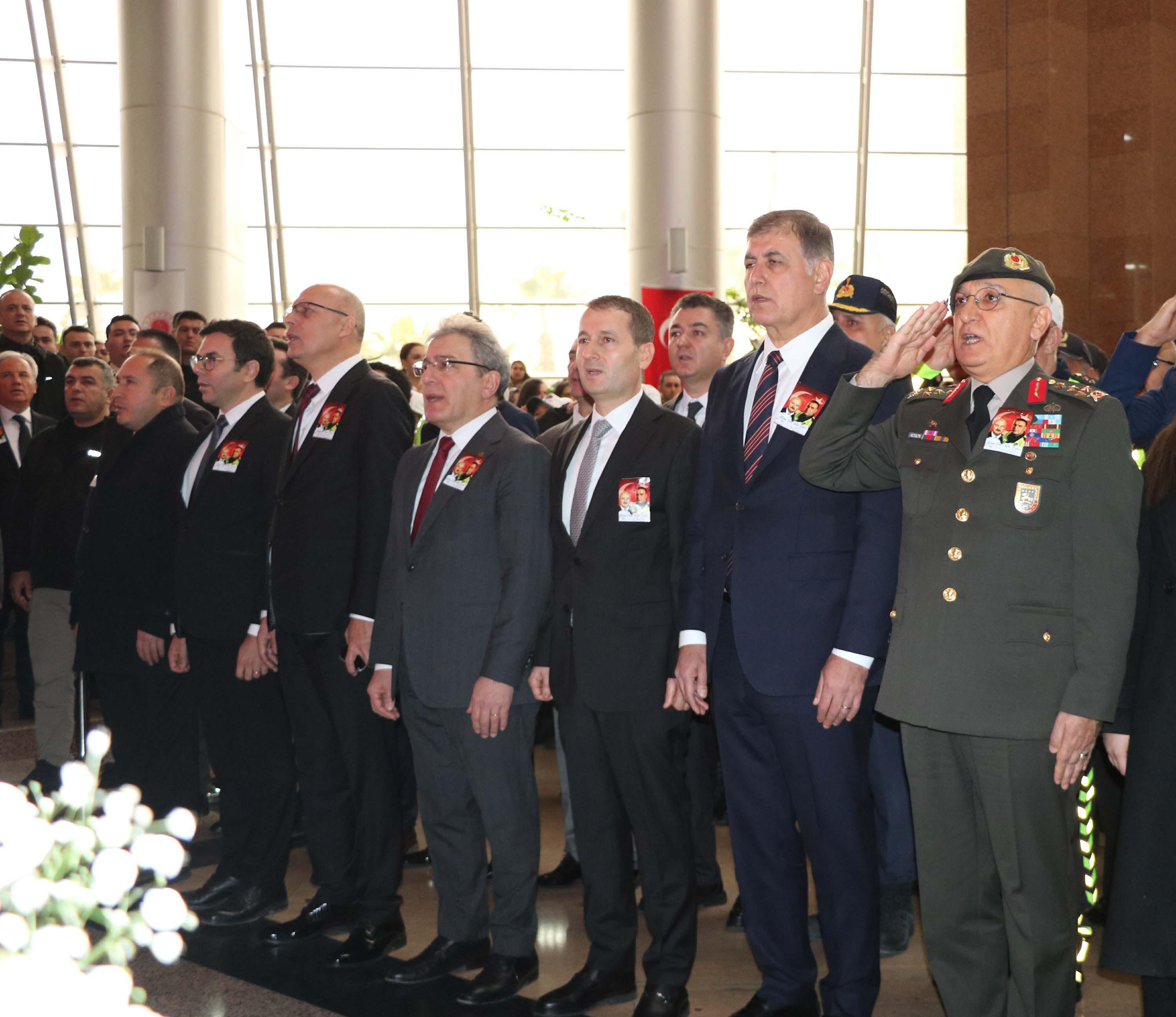 Şehit aileleri ve protokol üyeleri