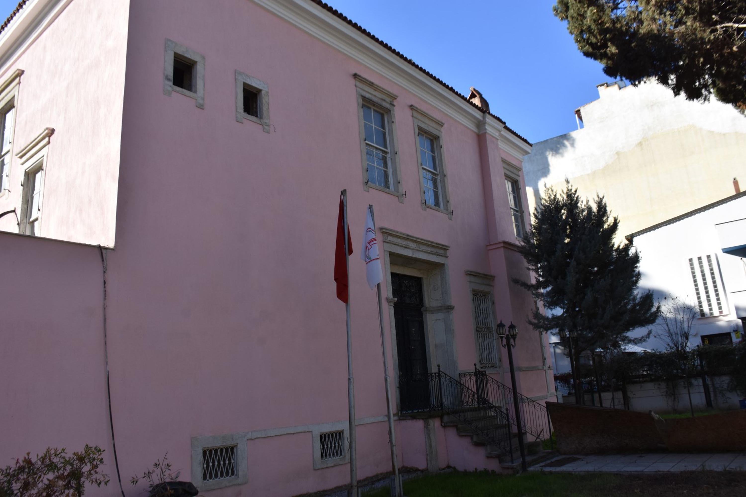 Latife Hanım Köşkü bakımsız durumu