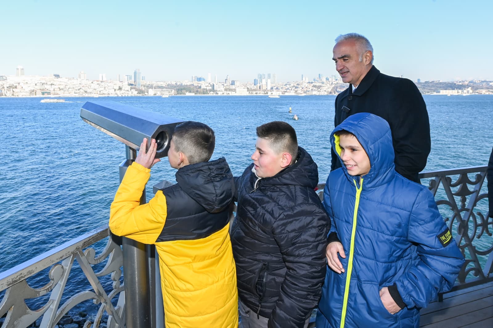 Mehmet Nuri Ersoy çocuklarla sohbet