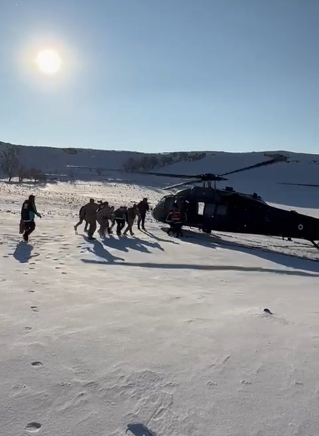 Hasta jandarma helikopterine alınıyor