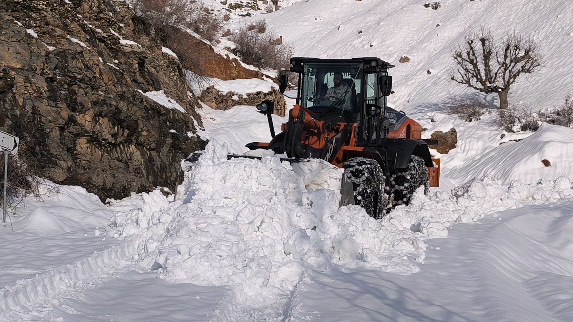 Batman kepçe operatörü kar temizleme