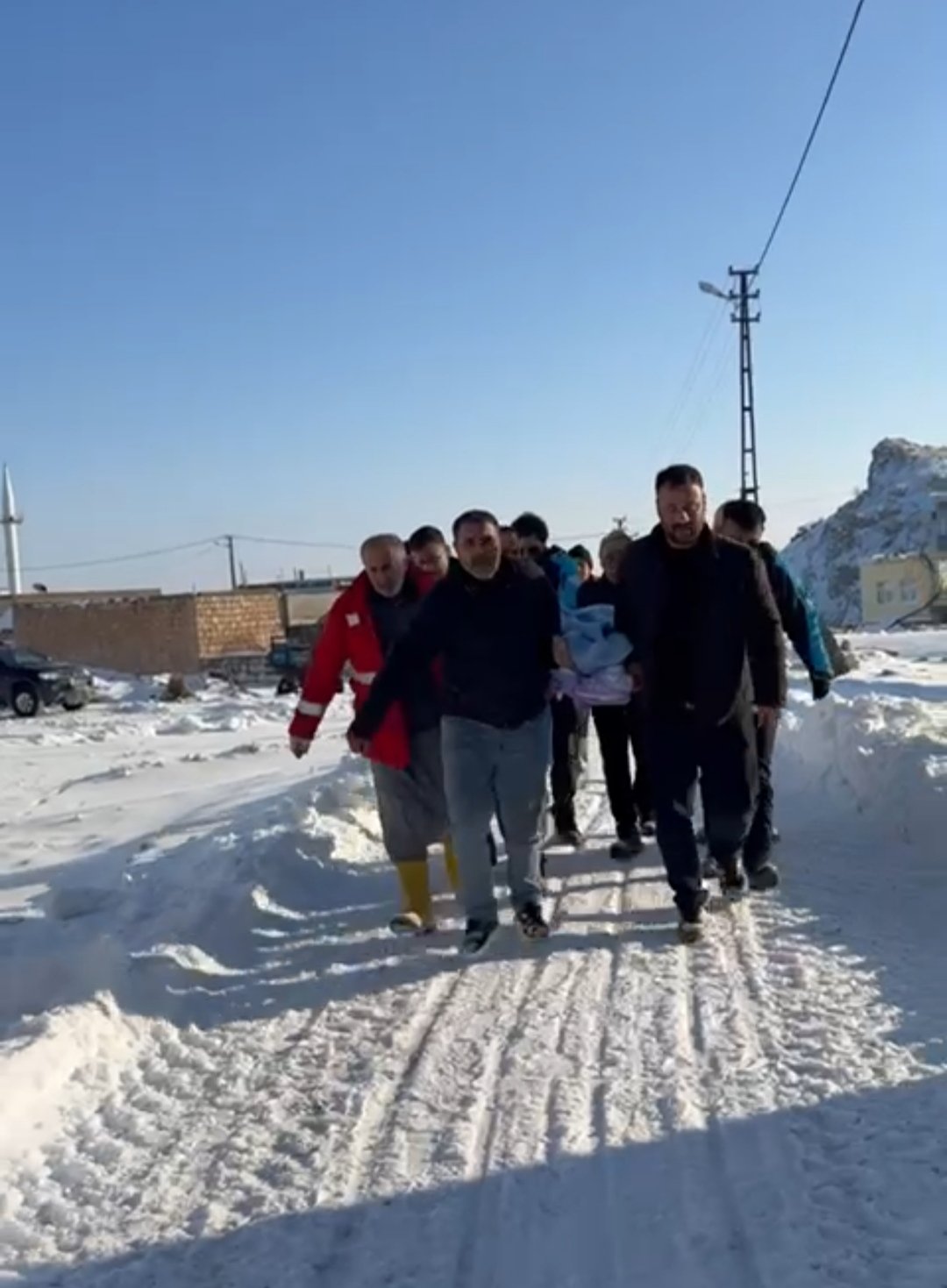 Batman Gercüş karla kaplı köy yolu