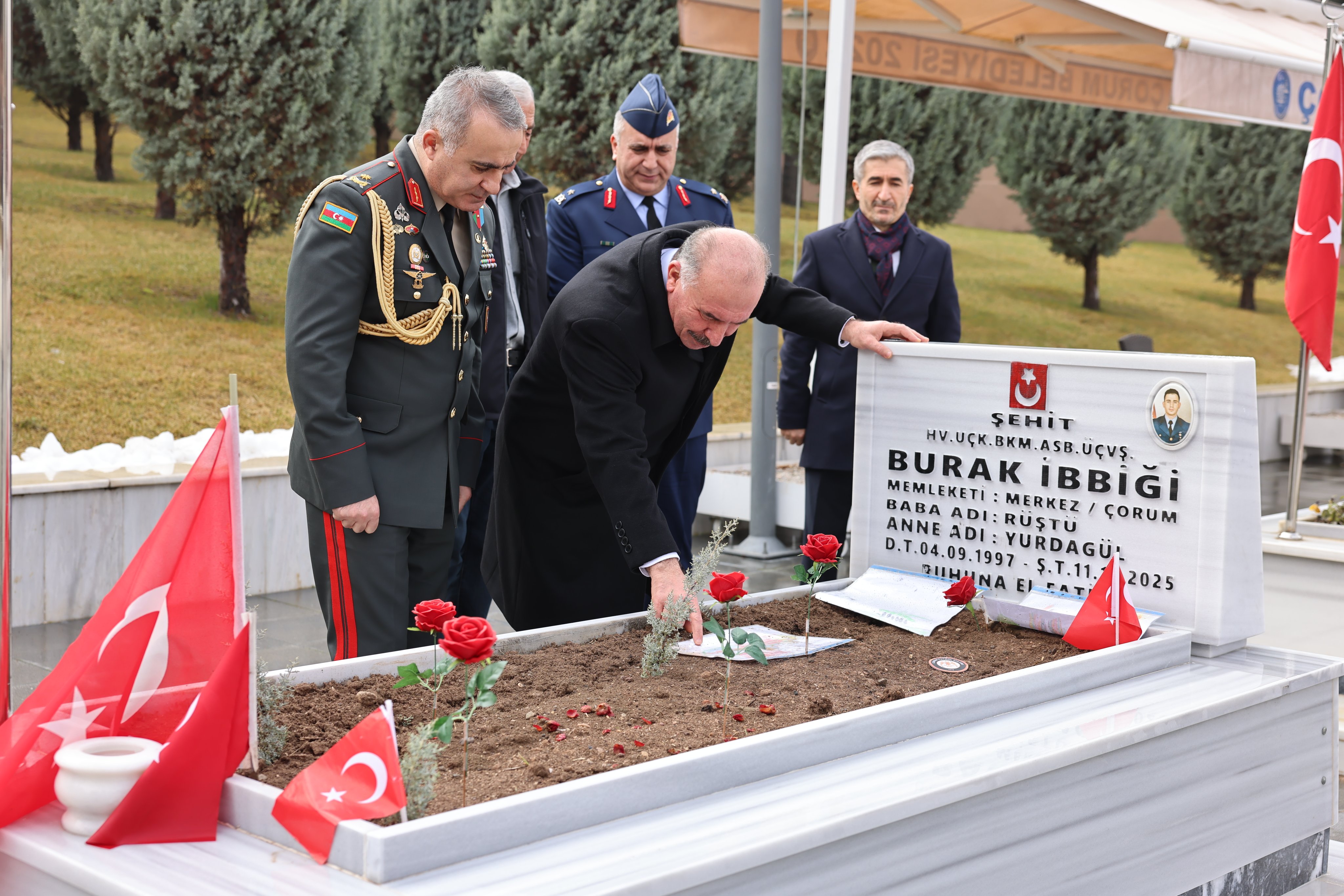 Azerbaycan Askeri Ataşesi Zaur Zeynalov Şehit Ailesini Ziyaret Etti