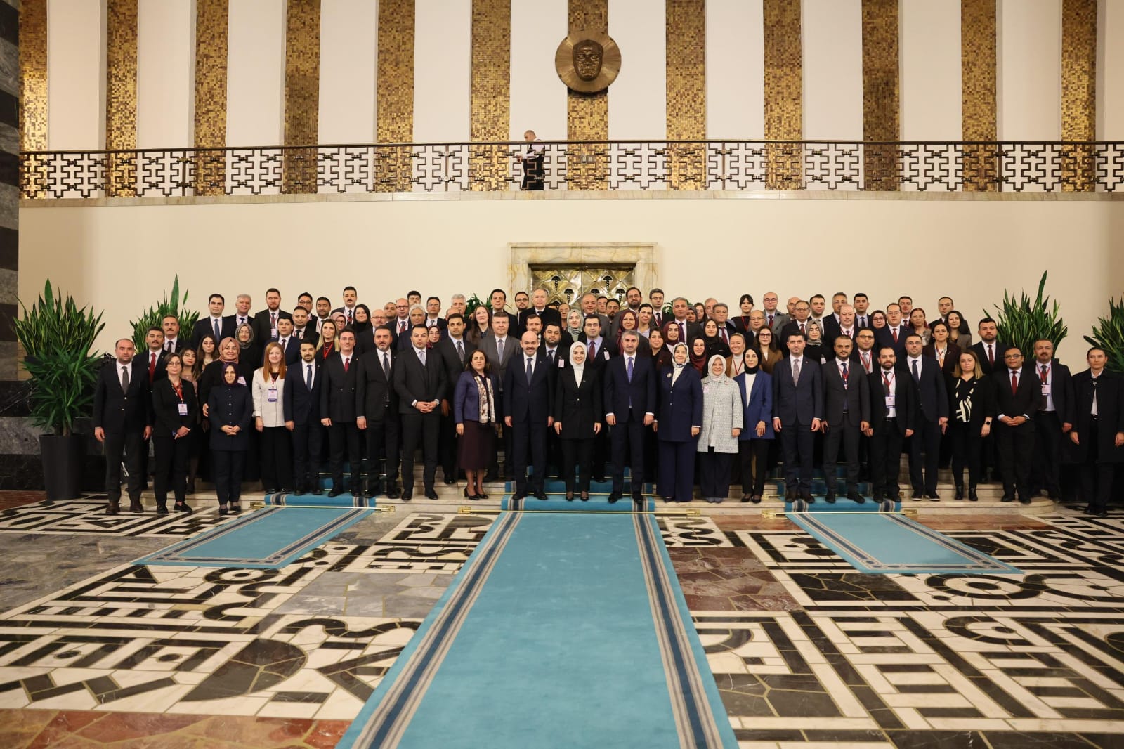 Dr. Çetin Çalışma Masasında