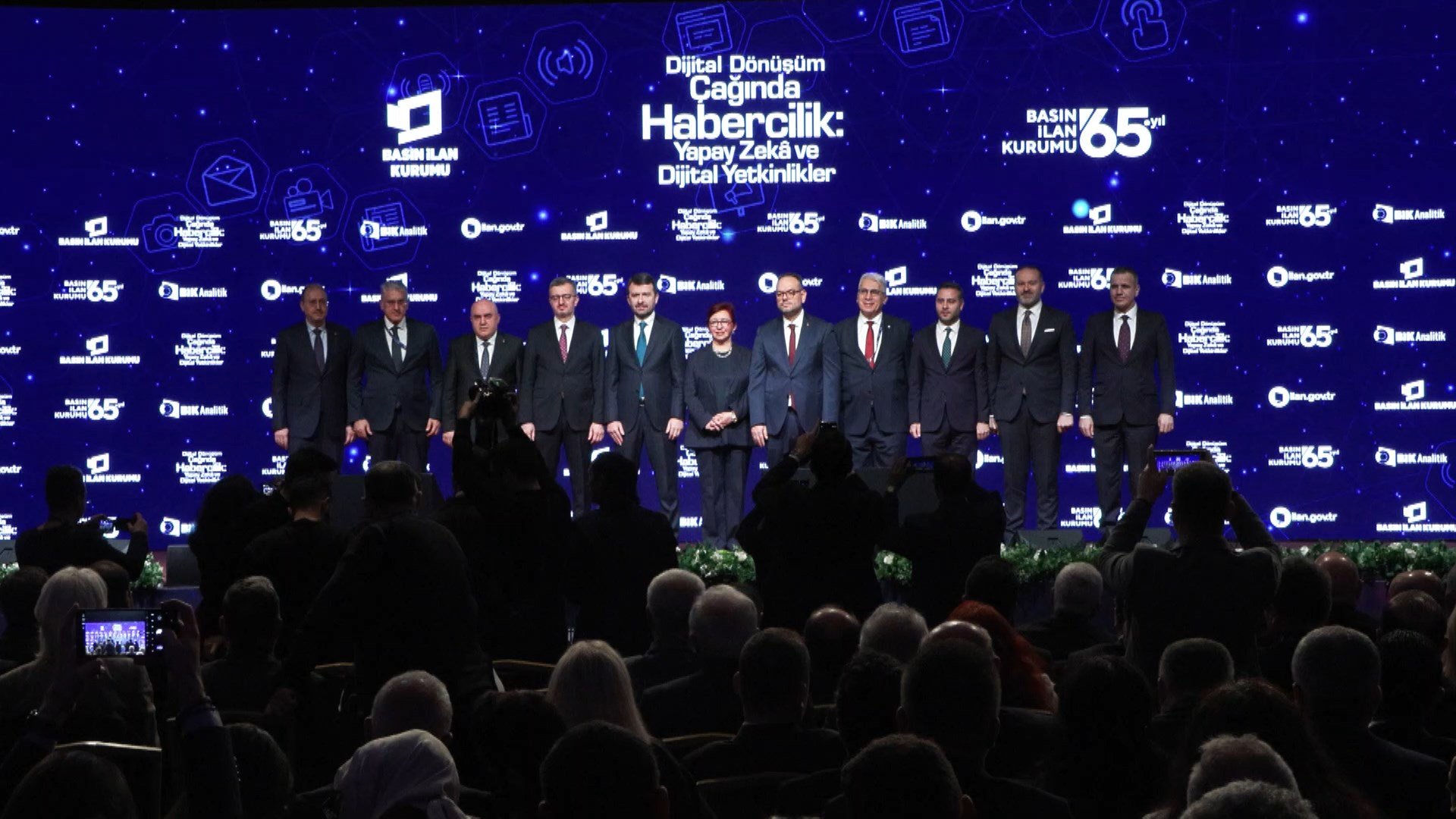 İletişim Başkanı Burhanettin Duran panelde konuşuyor