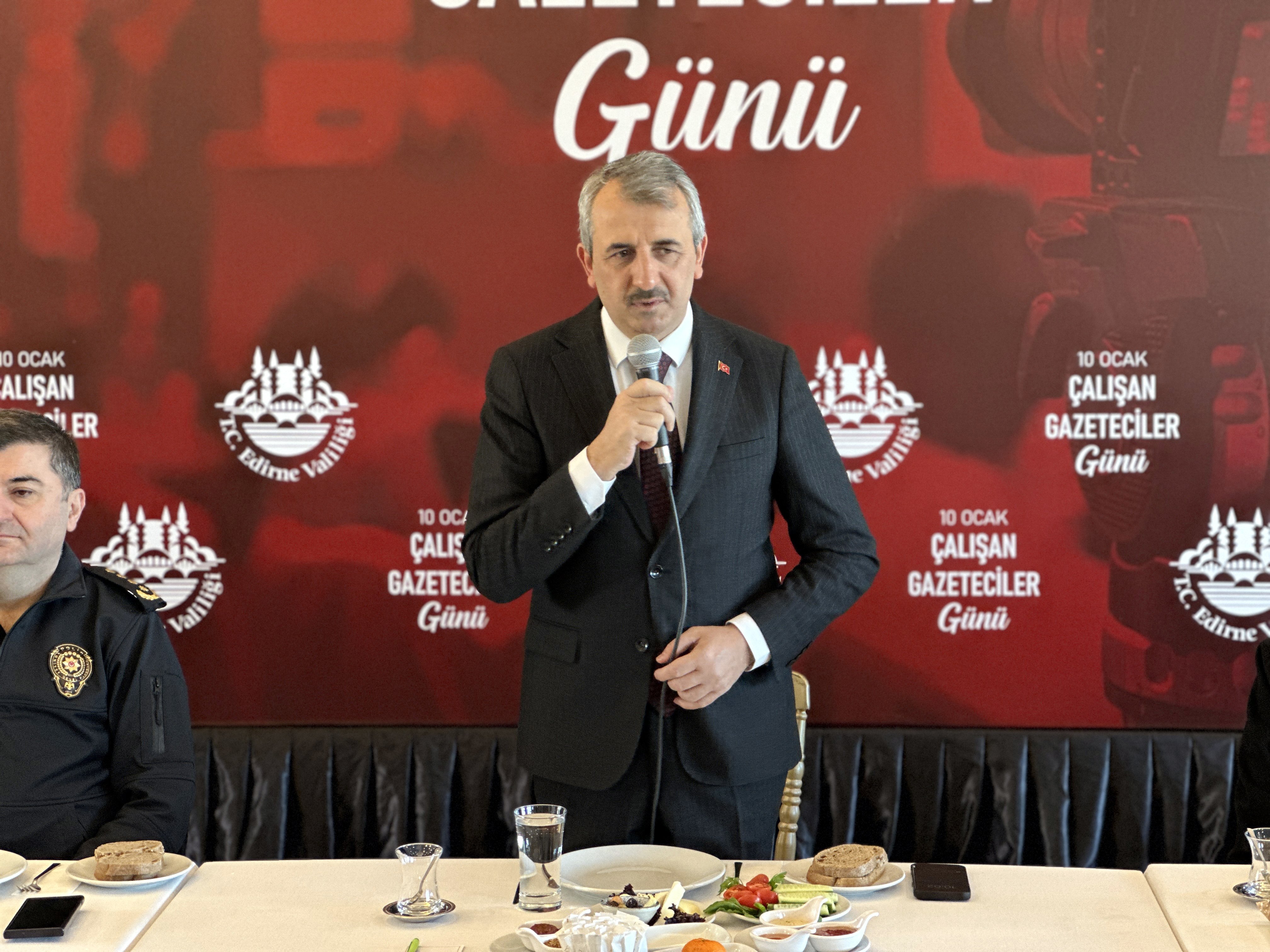 Edirne Valisi Yunus Sezer toplantı
