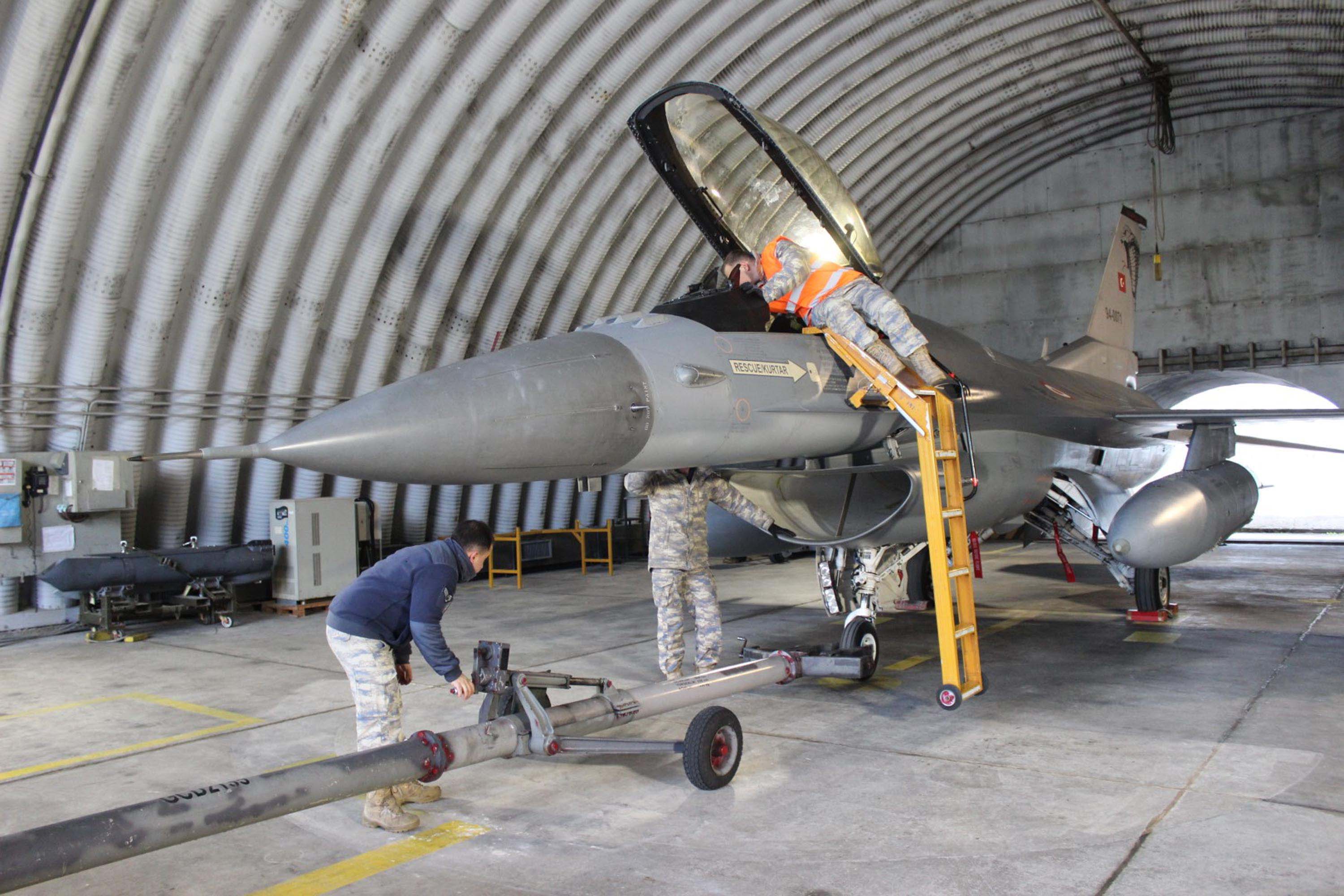 Türk askeri yeni yılda görev başında