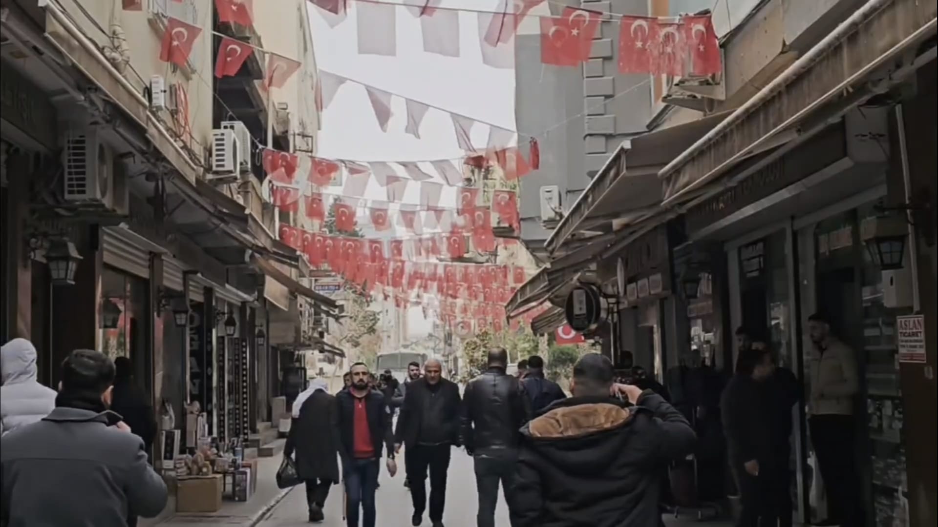 Nusaybin Çarşısı Türk Bayrakları