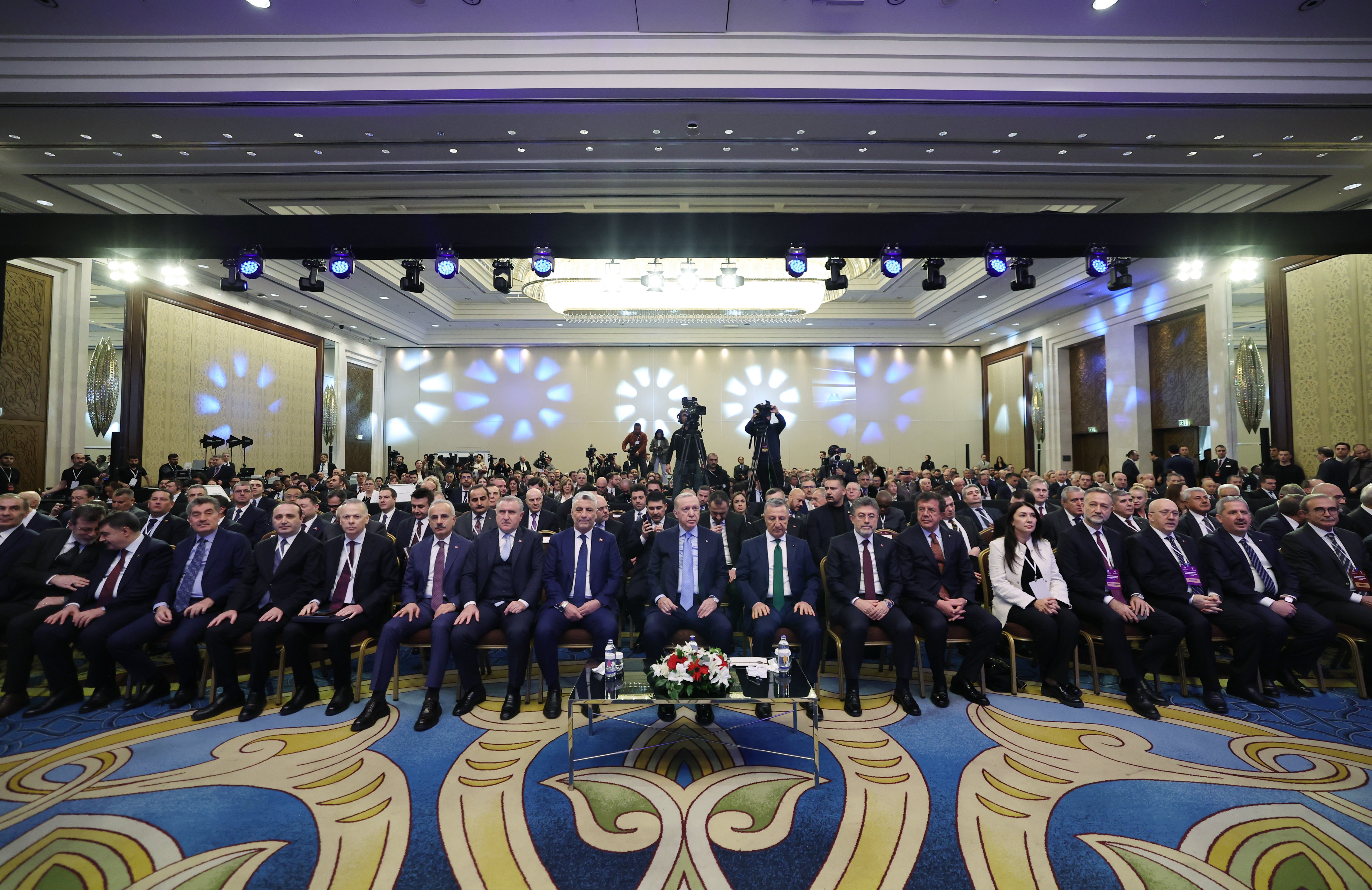 Cumhurbaşkanı Erdoğan konuşma yapıyor