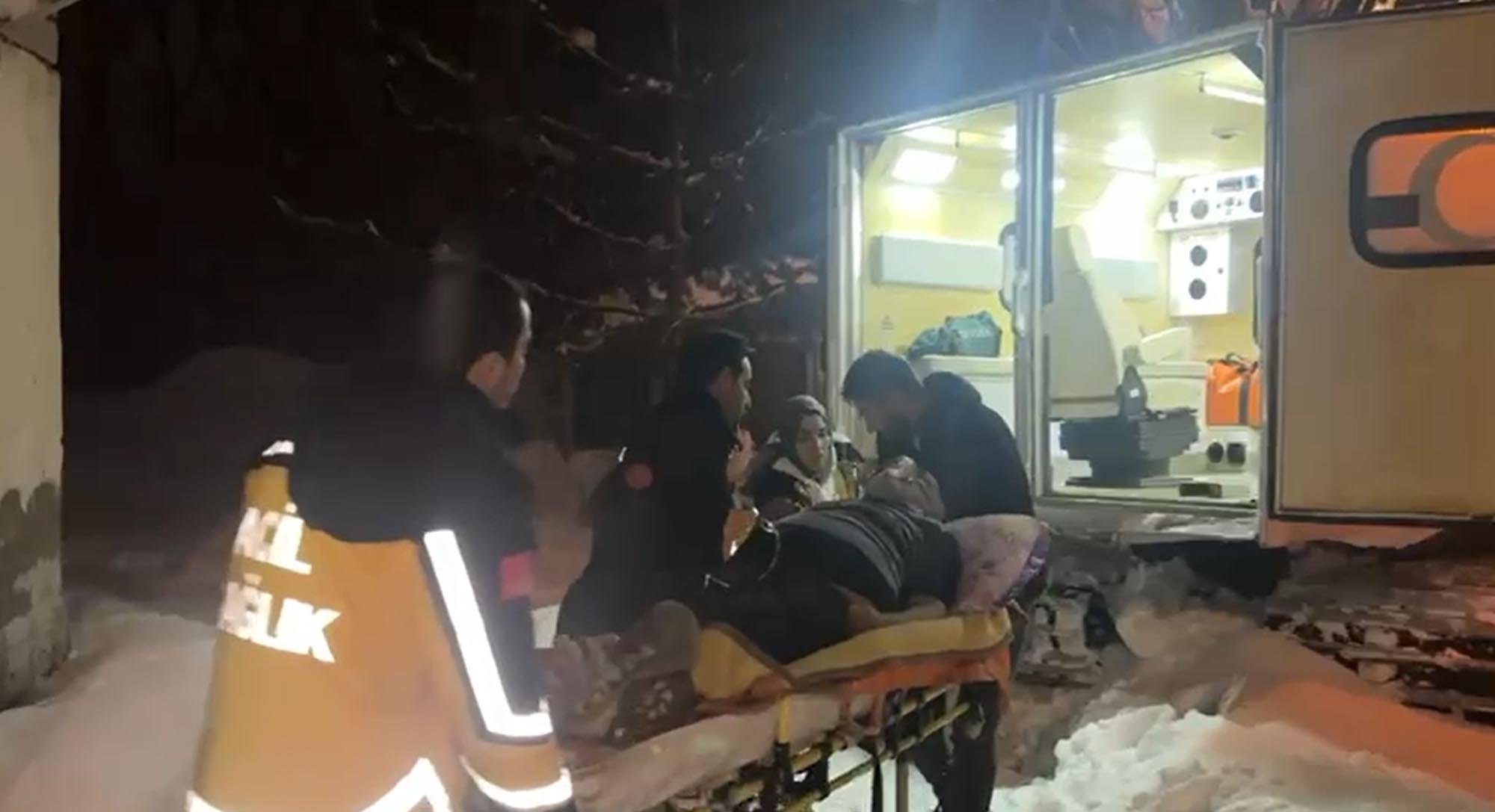 Kars İl Özel İdaresi ekipleri kar mücadelesi