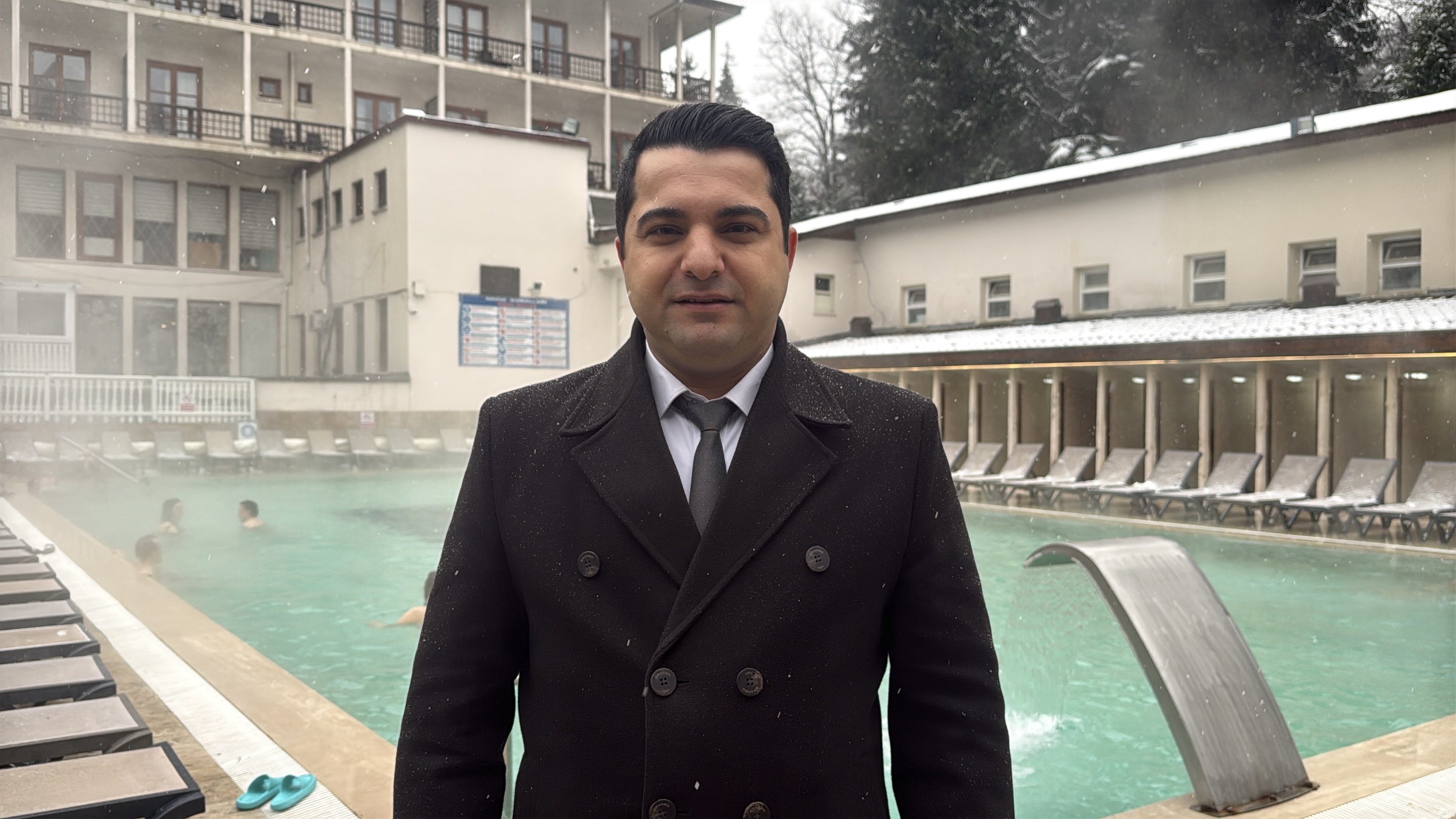 Kar altında termal havuz keyfi