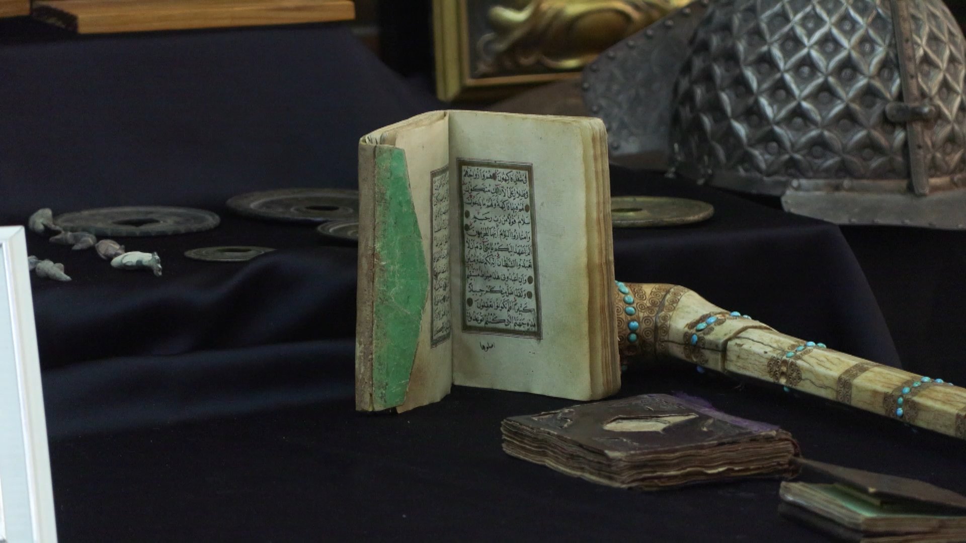 Operasyonda ele geçirilen tarihi objeler