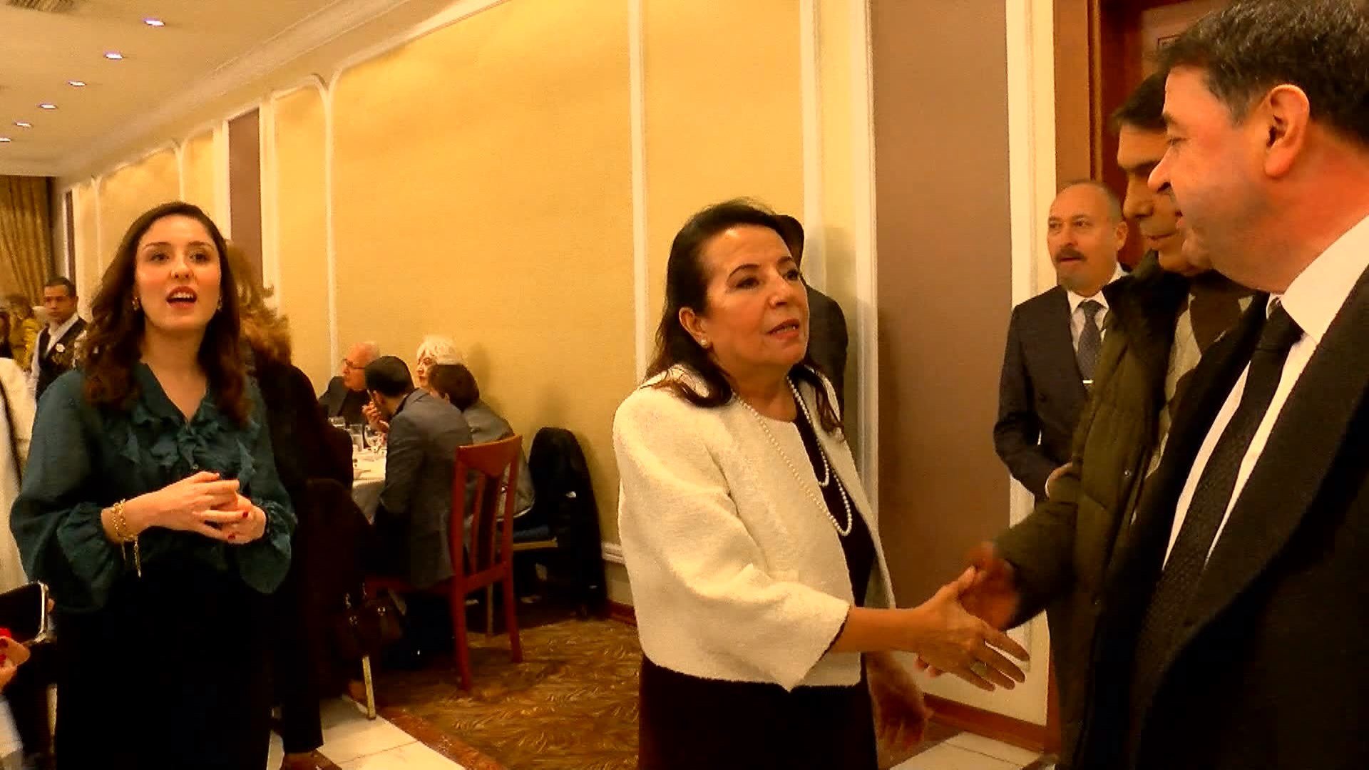 Rabia Babaoğlu konukları karşılıyor