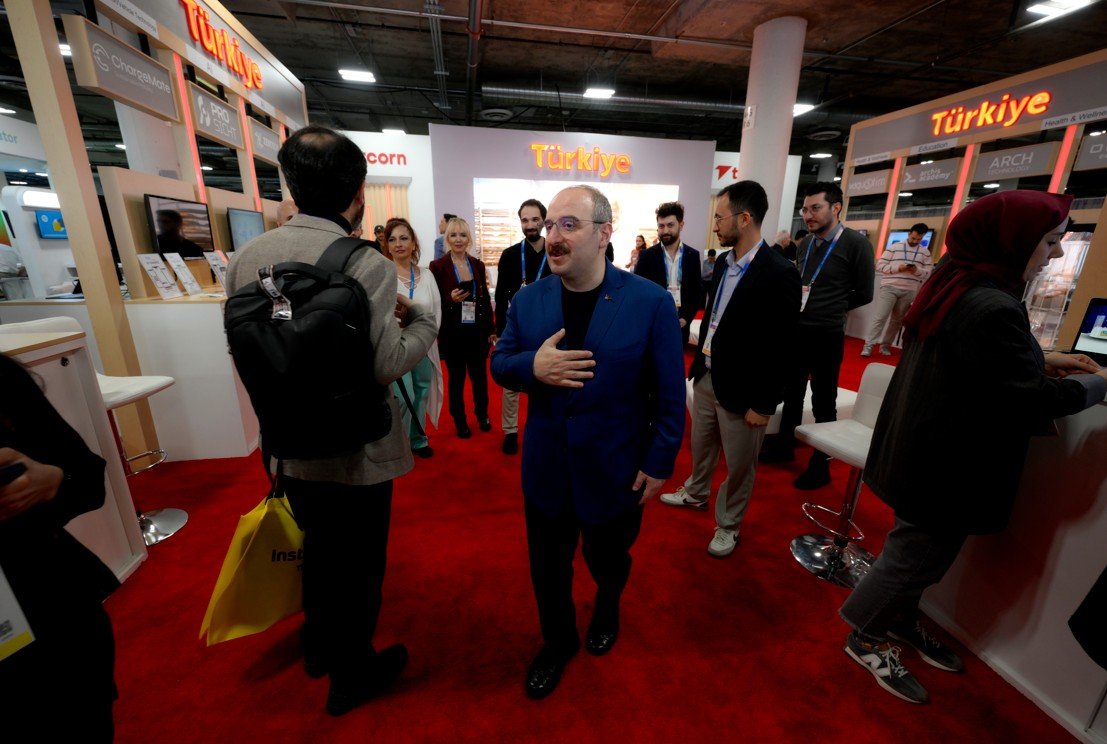 Mustafa Varank sağlık teknolojileri standı