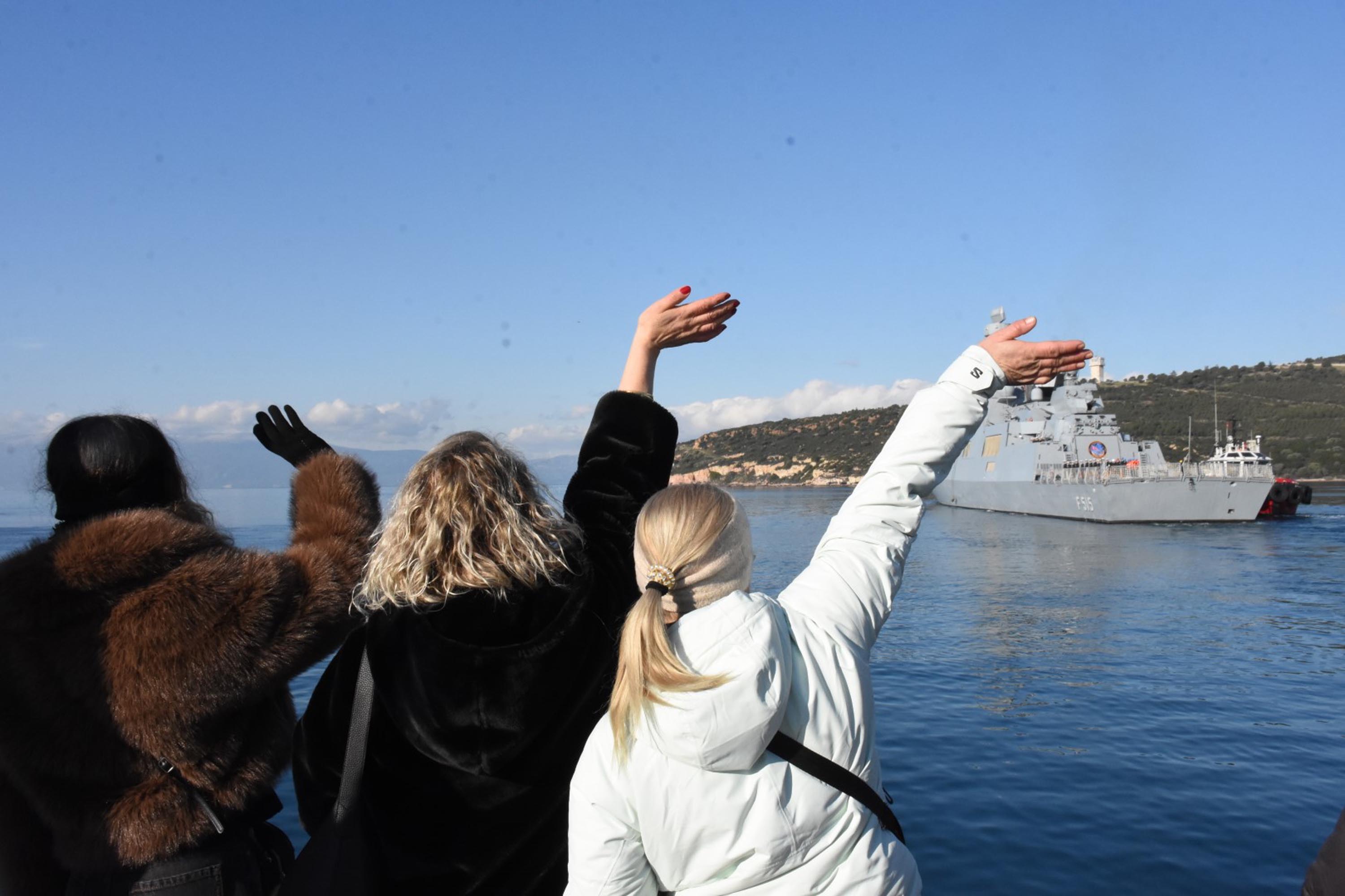 TCG Anadolu ve diğer milli gemiler Foça