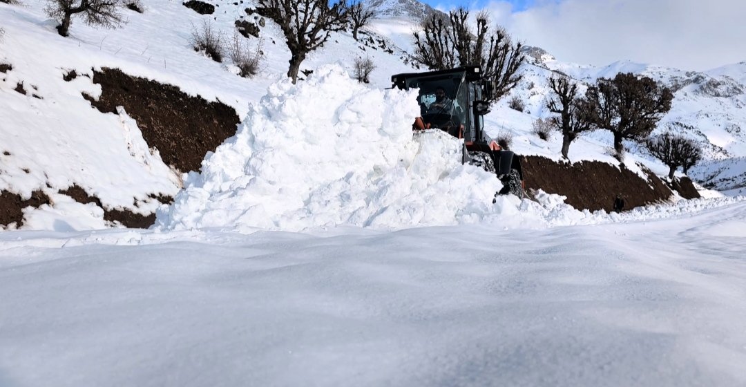 Batman köy yolu kar temizleme çalışması