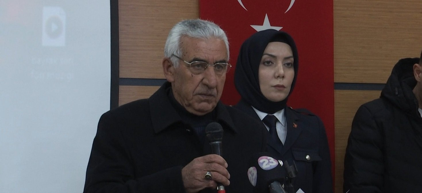 Şehit Fethi Sekin kabri başında dua