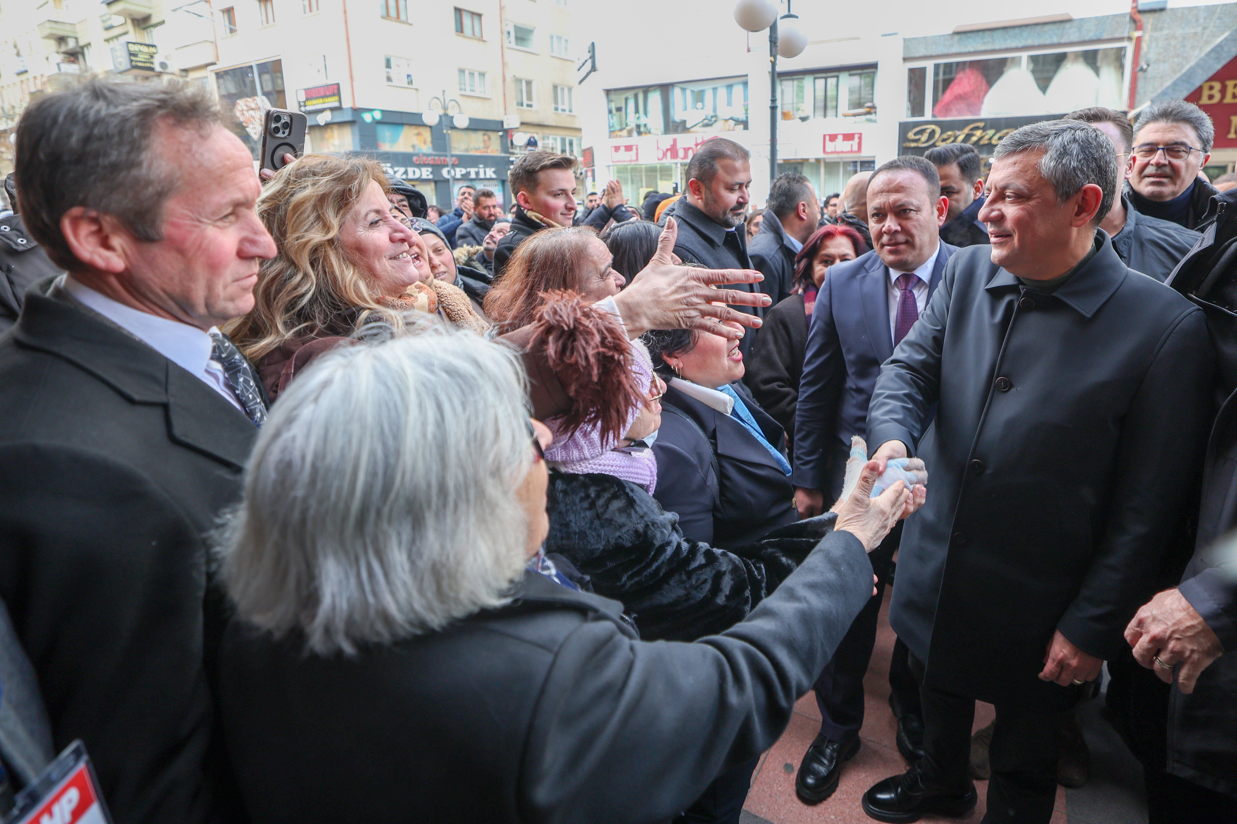 CHP Genel Başkanı Özgür Özel konuşma yapıyor