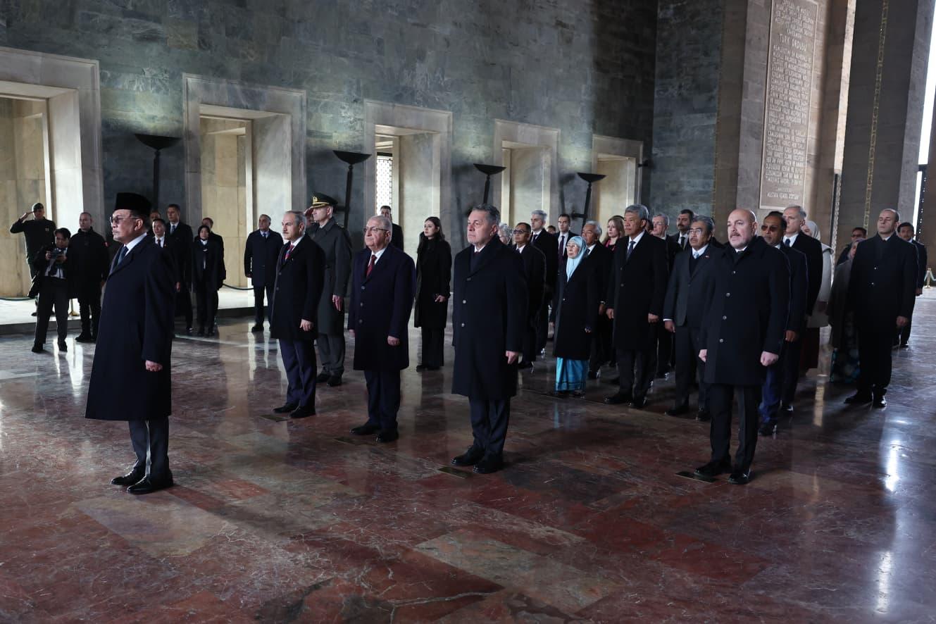 Milli Savunma Bakanı Yaşar Güler Malezya Başbakanı Enver İbrahim