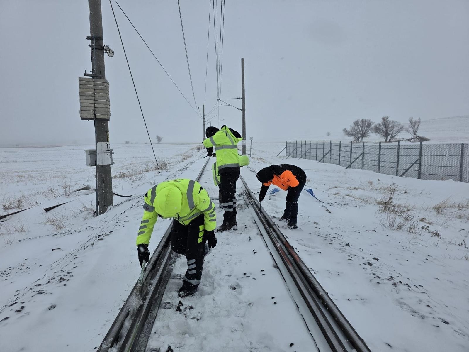 TCDD Aşıt Tüneli buz temizliği