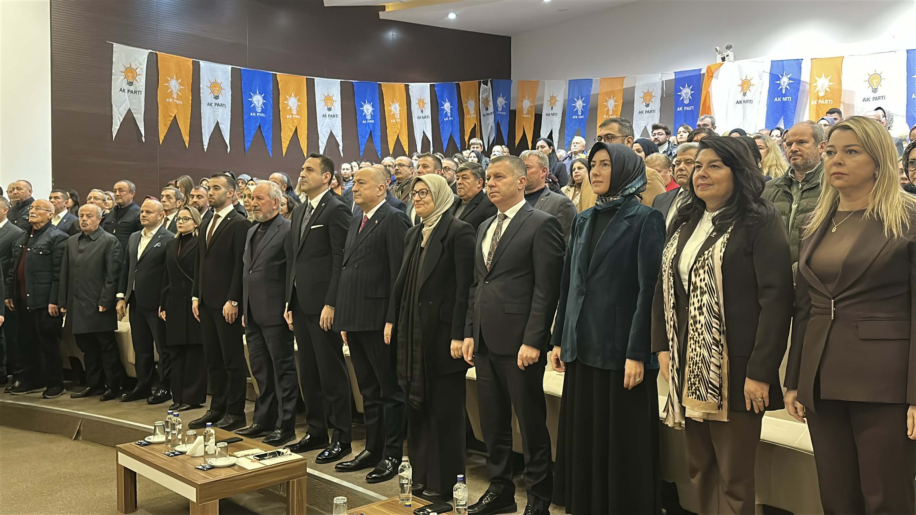 Belgin Uygur Partililerle