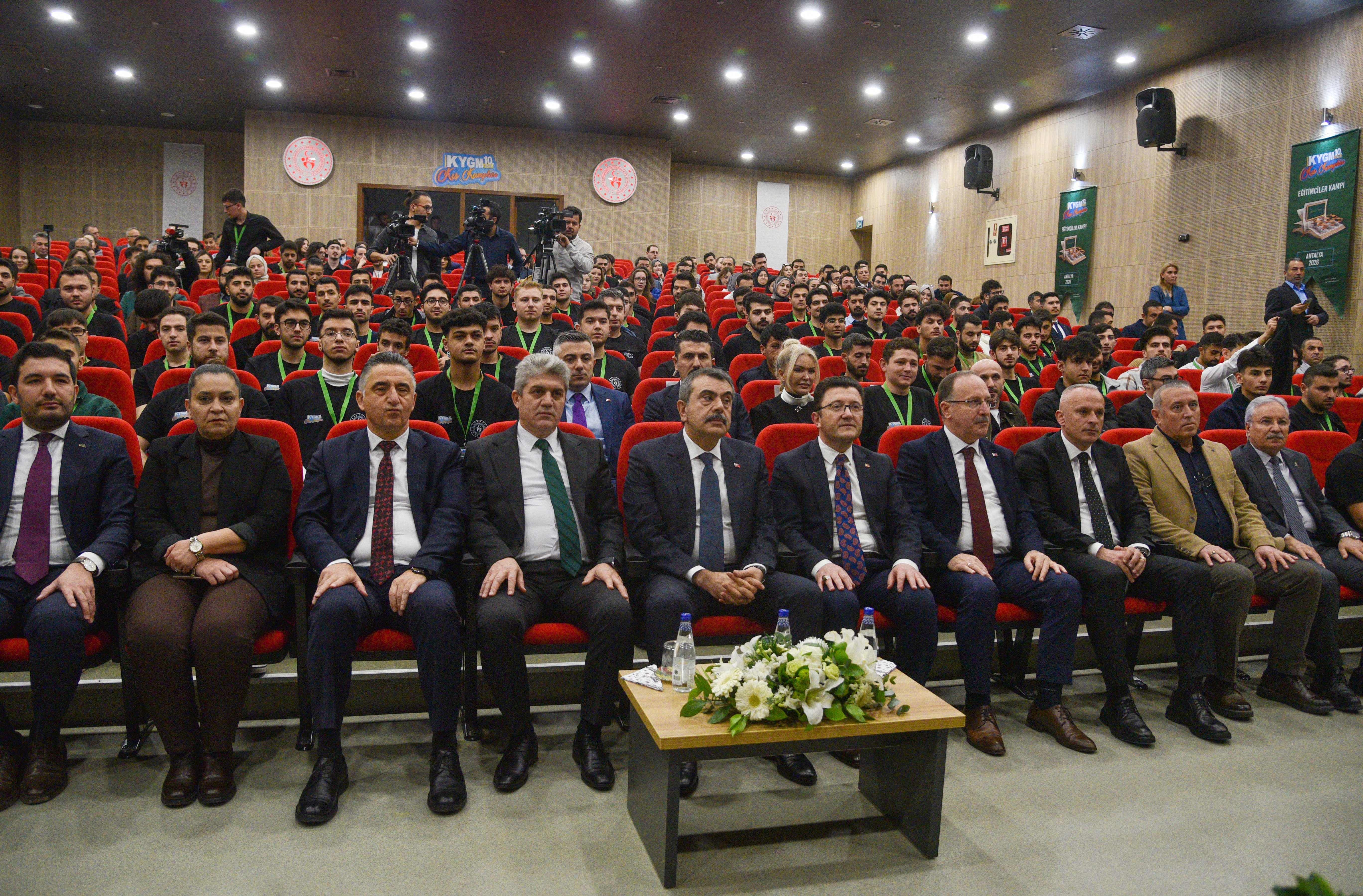 Bakan Tekin konuşma yapıyor