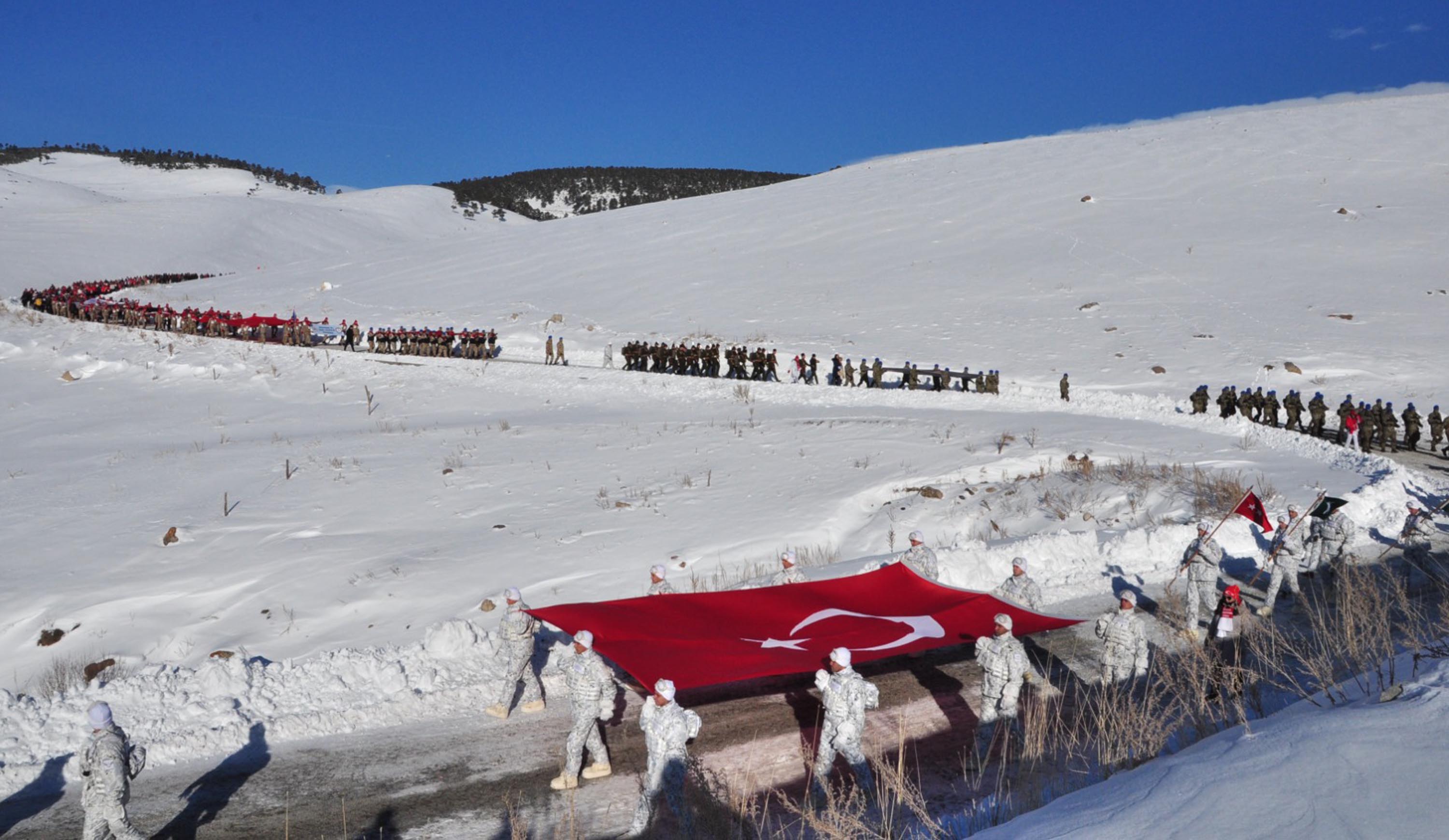 Sarıkamış Soğuk Havada Yürüyüş